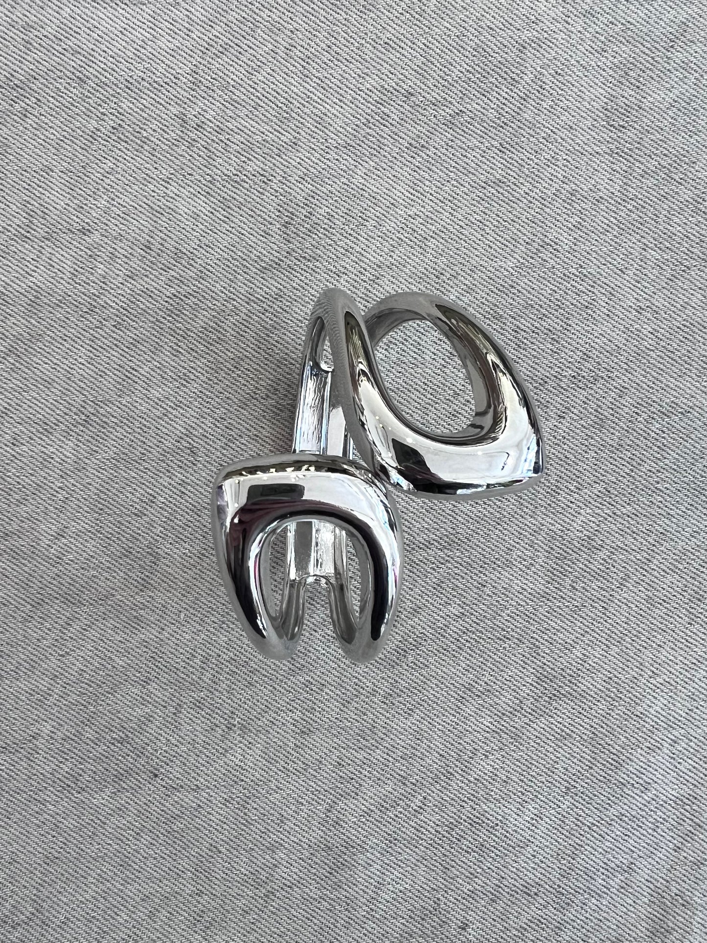 BRACCIALE RIGIDO DETTAGLIO ASIMMETRICO GAIA SILVER