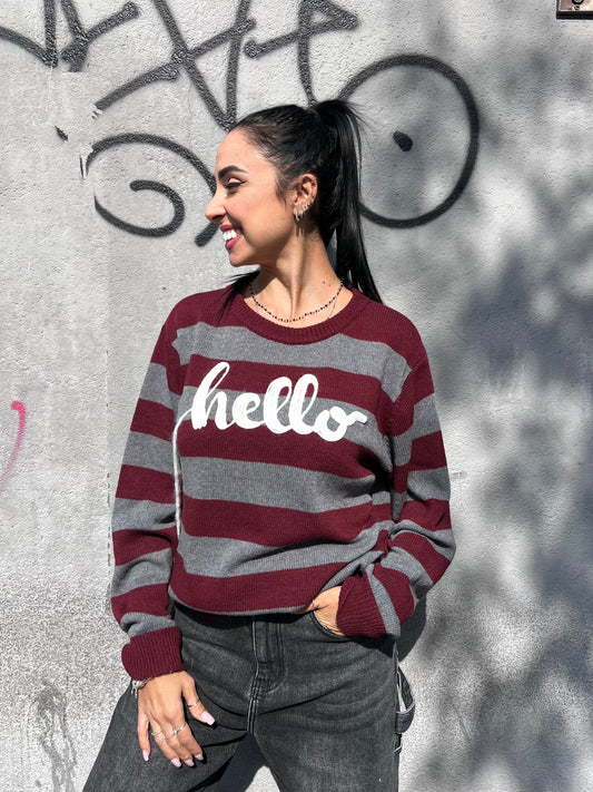 SUSY MIX MAGLIA RIGHE RICAMO “HELLO” VINO