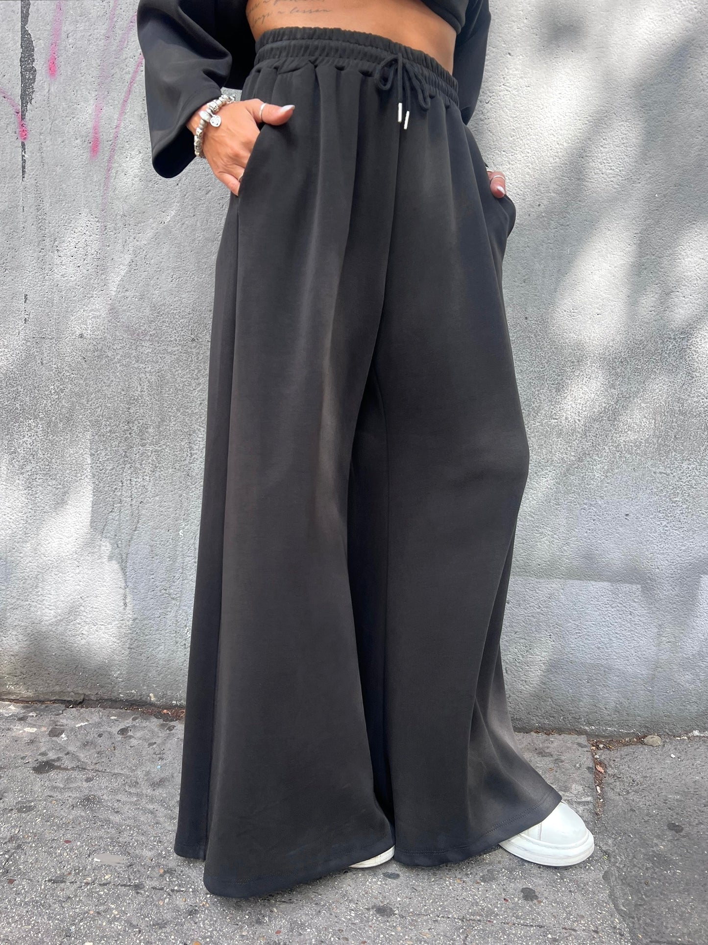 SUSY MIX COMPLETO FELPA& PANTALONE MARIKA NERO
