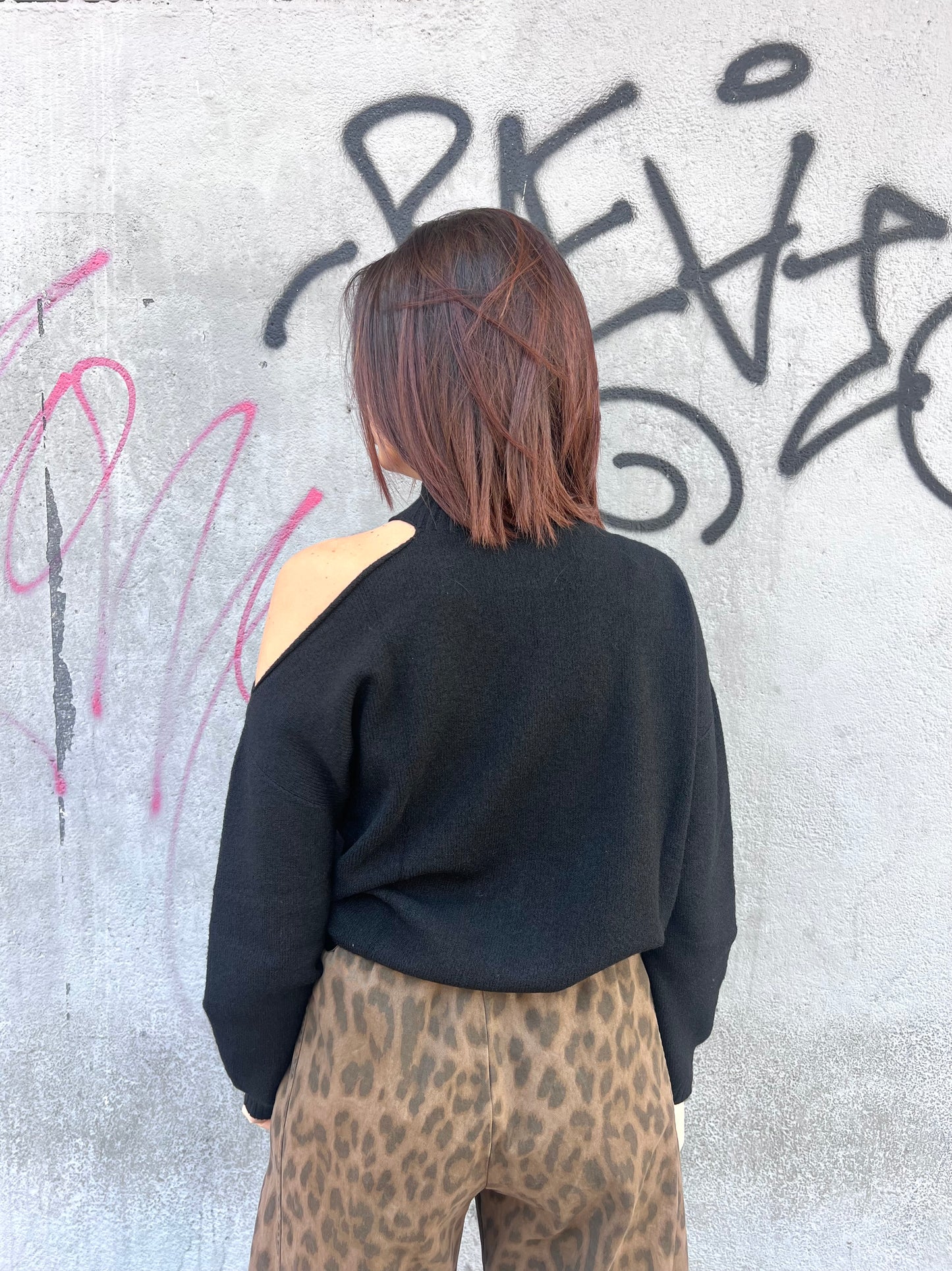 SUSY MIX MAGLIA CUT OUT COLLO NENA NERO