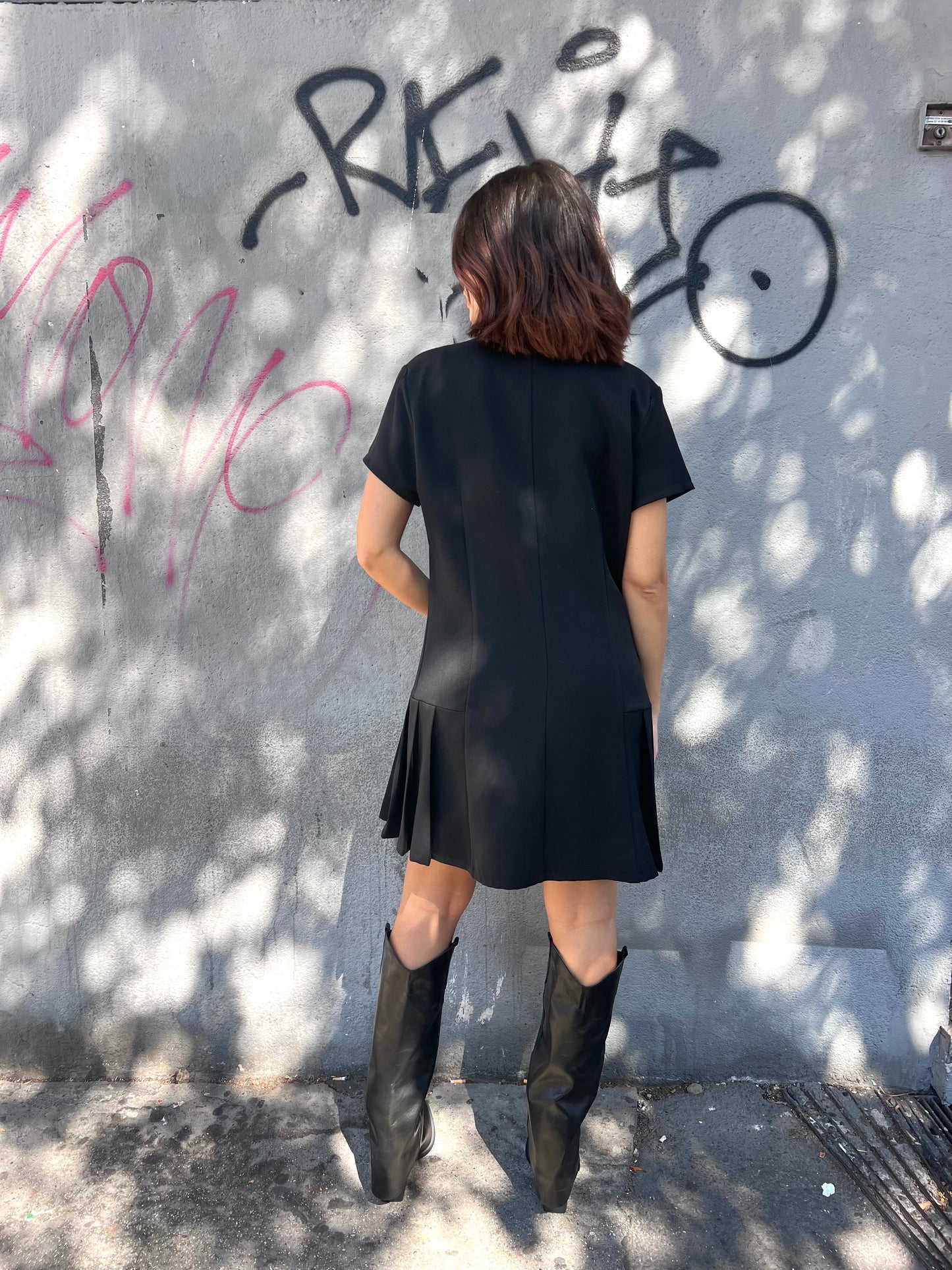 SUSY MIX ABITO CORTO CHEMISIER CRAVATTA SPILLA BEE NERO