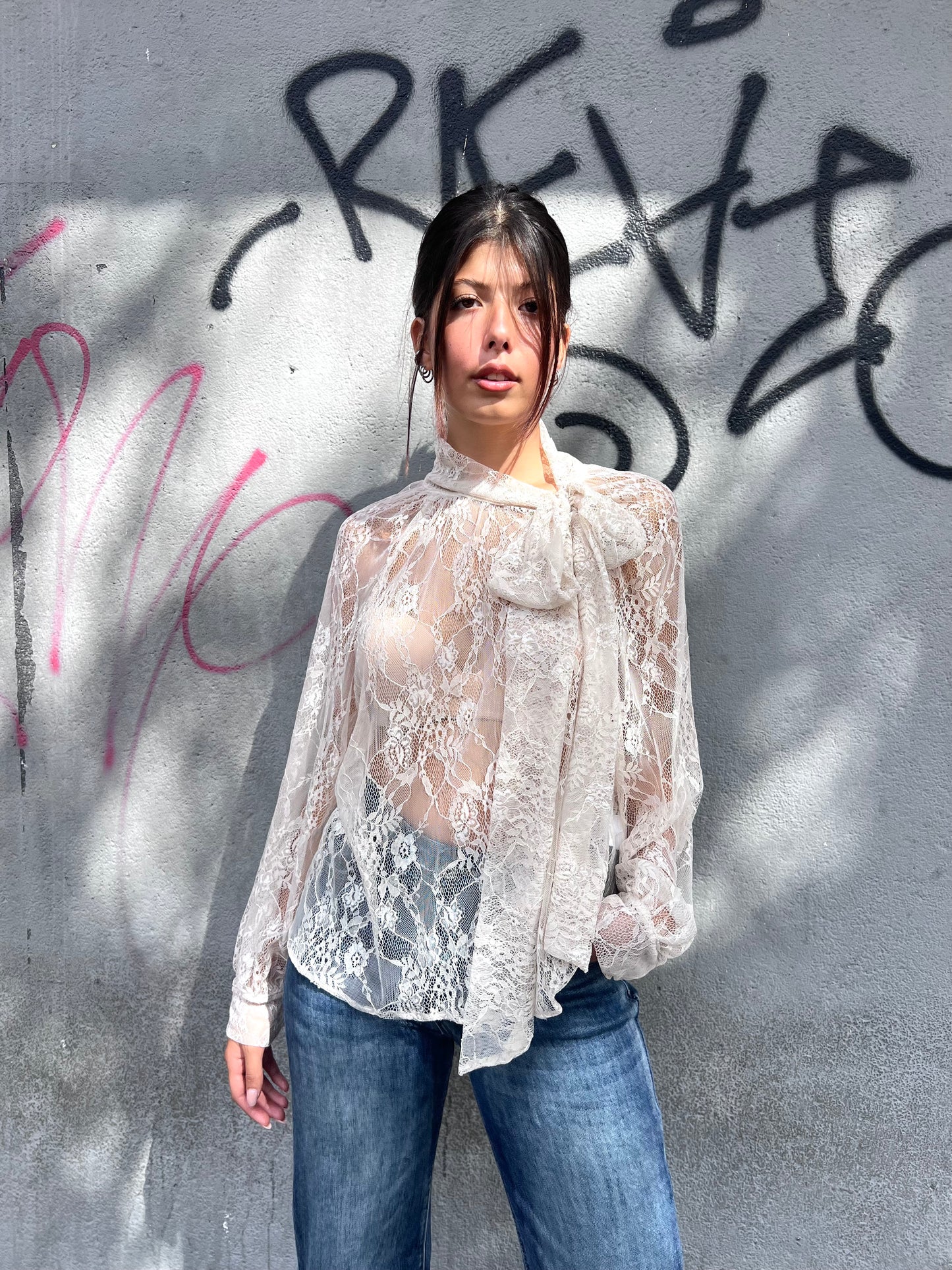 BLUSA PIZZO COLLO COREANO FIOCCO ANDREIA AVORIO