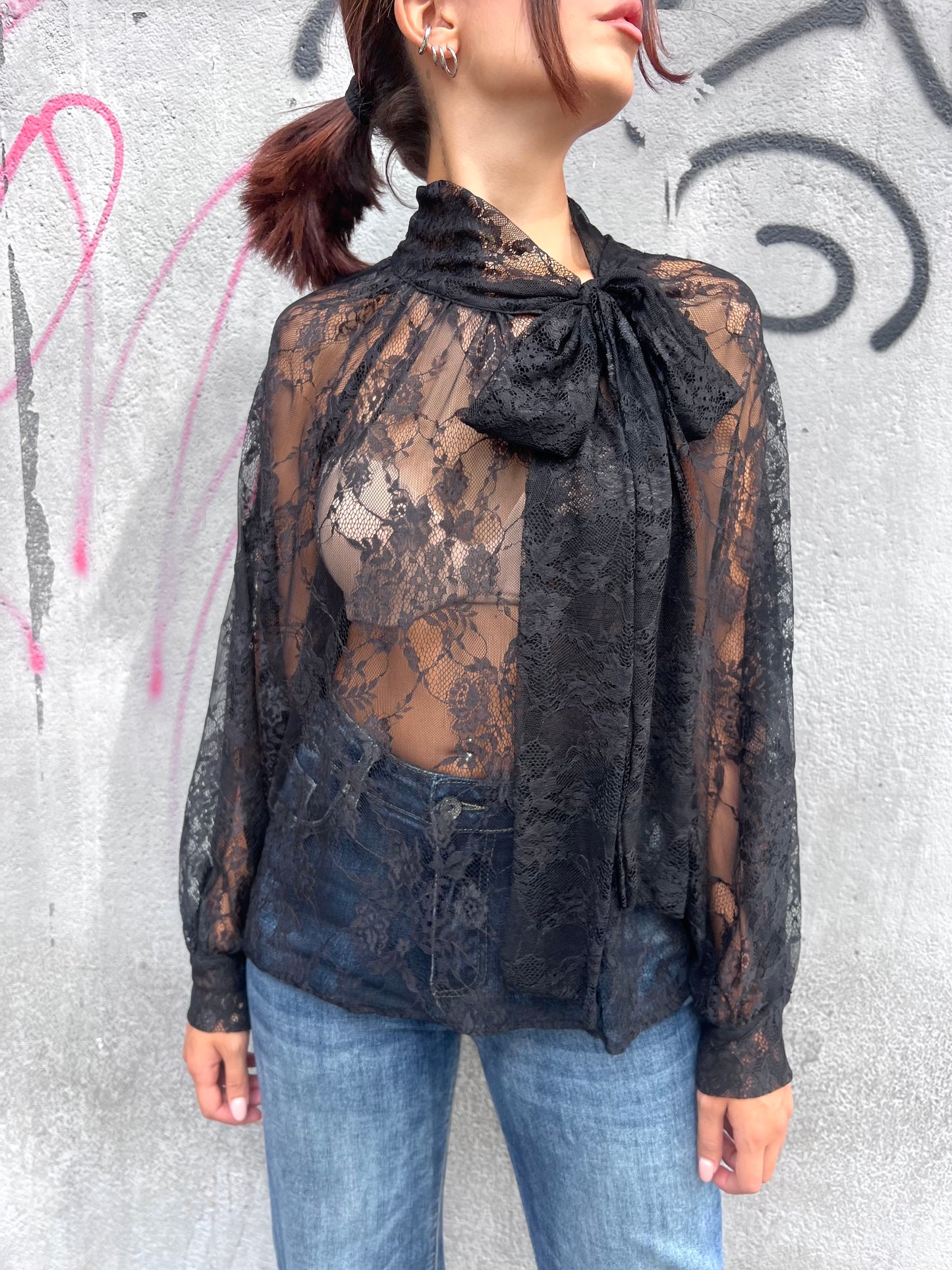 BLUSA PIZZO COLLO COREANO FIOCCO ANDREIA NERO