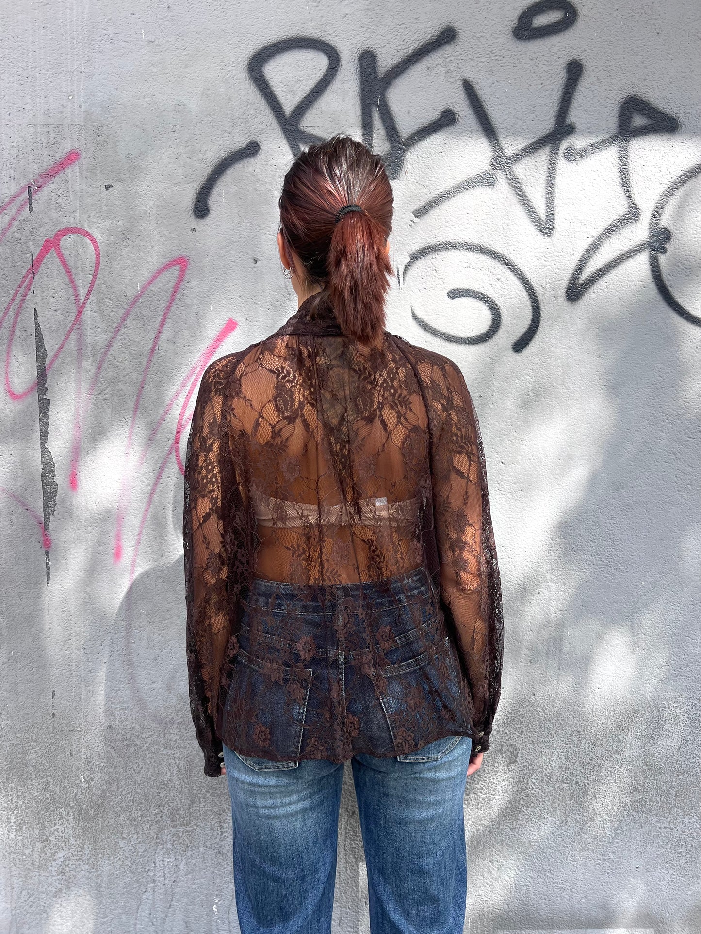 BLUSA PIZZO COLLO COREANO CON FIOCCO ANDREIA CIOCCOLATO