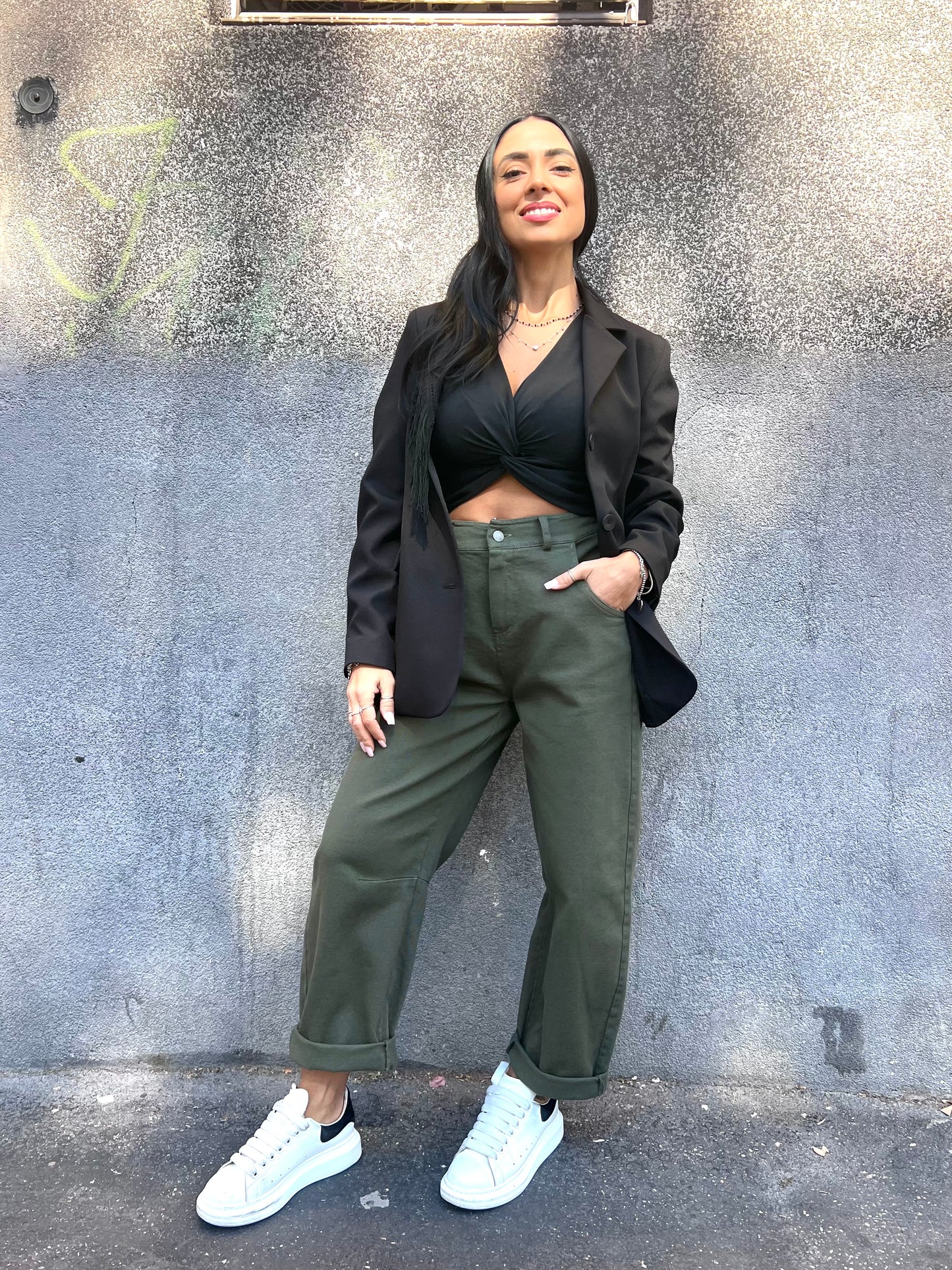 MOTEL PANTALONE BARREL CON CINTURA MILITARE