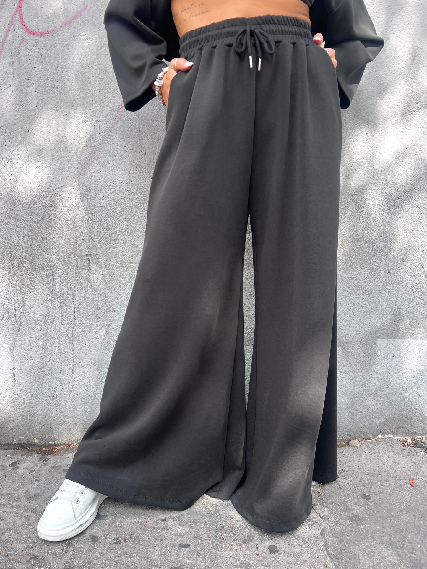 SUSY MIX COMPLETO FELPA& PANTALONE MARIKA NERO