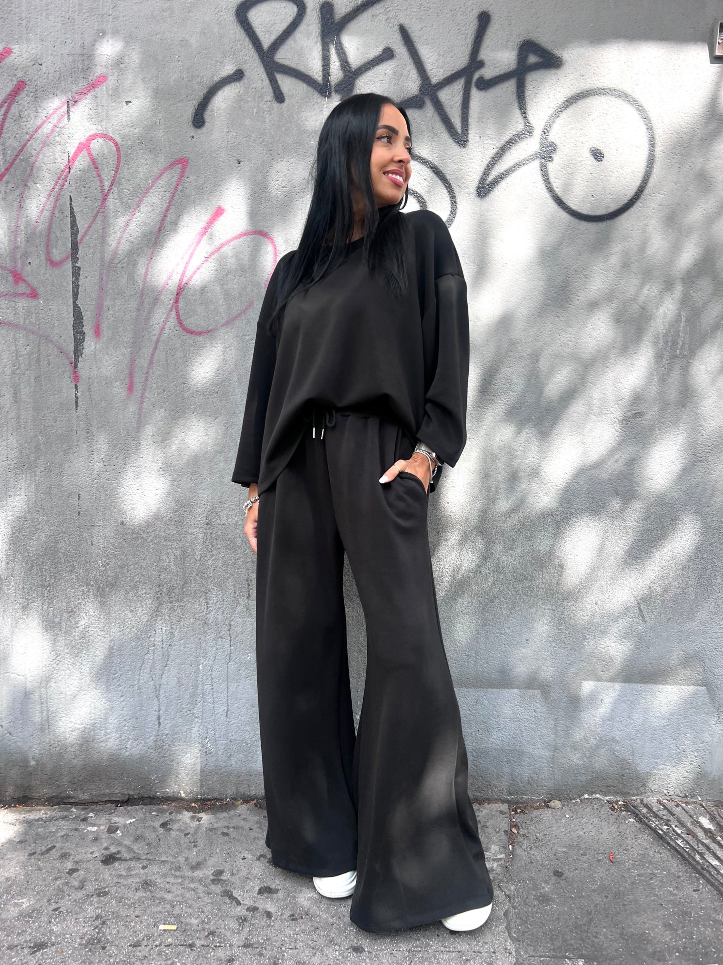 SUSY MIX COMPLETO FELPA& PANTALONE MARIKA NERO