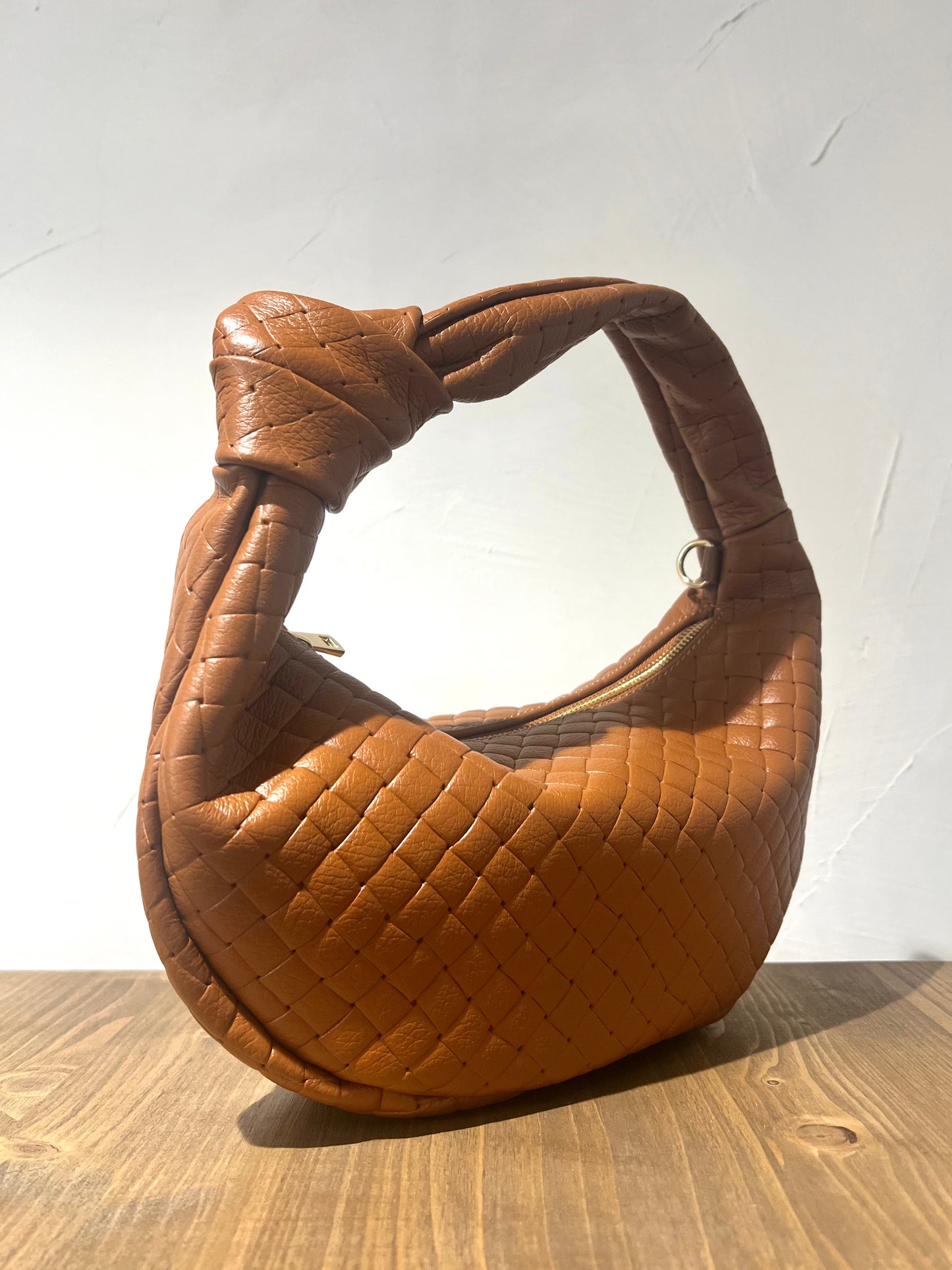 BORSA PELLE INTRECCIATA NODO JODIE CUOIO