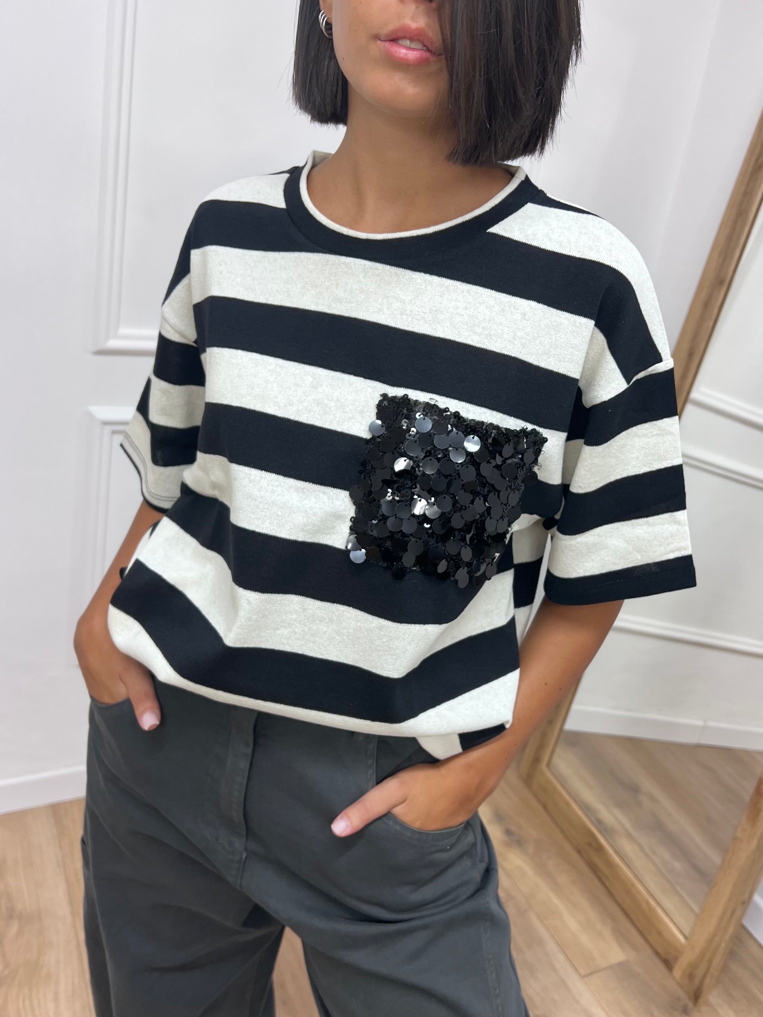 MAGLIA GIRO RIGHE TASCA PAILLETTES NERO ELE SUSY MIX