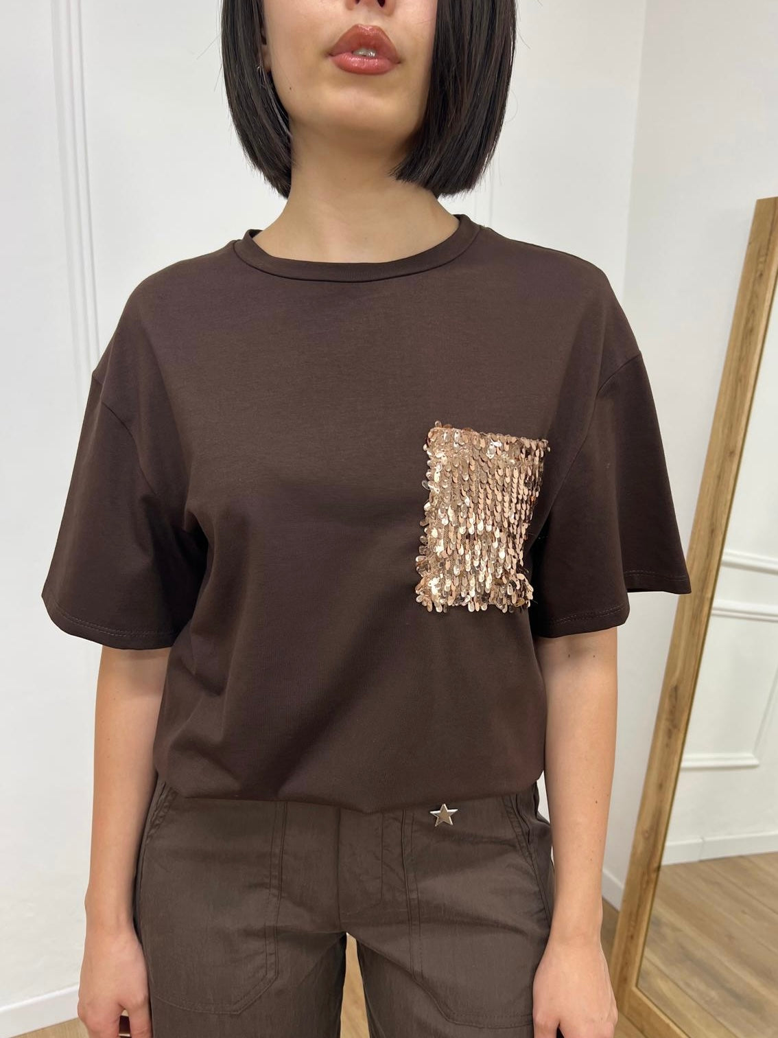 T-SHIRT GIROCOLLO M/C TASCHINO PAILLETTES MORO SUSY MIX
