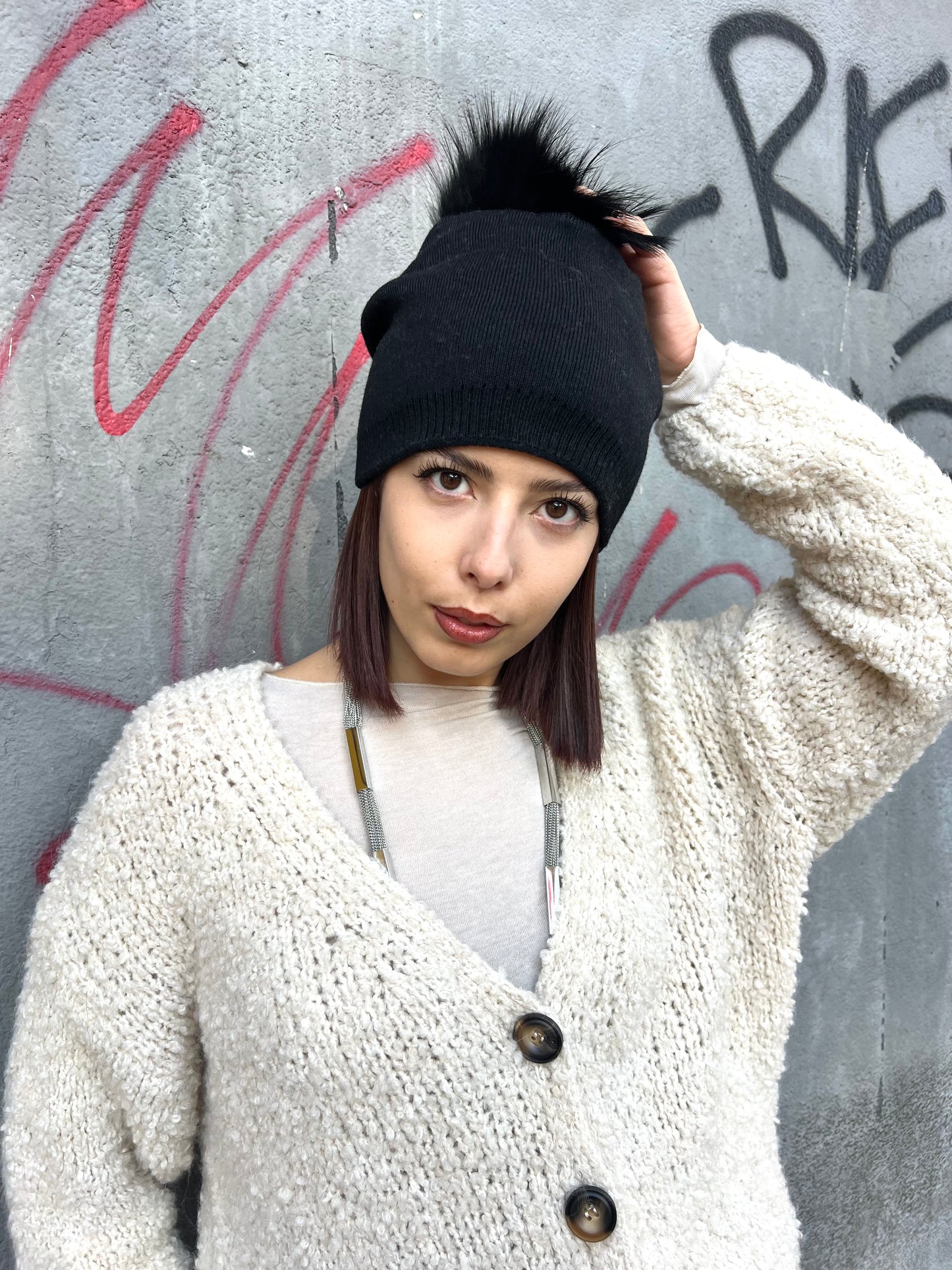 CAPPELLO SCESO CON PON PON LAPIN REMOVIBILE NERO