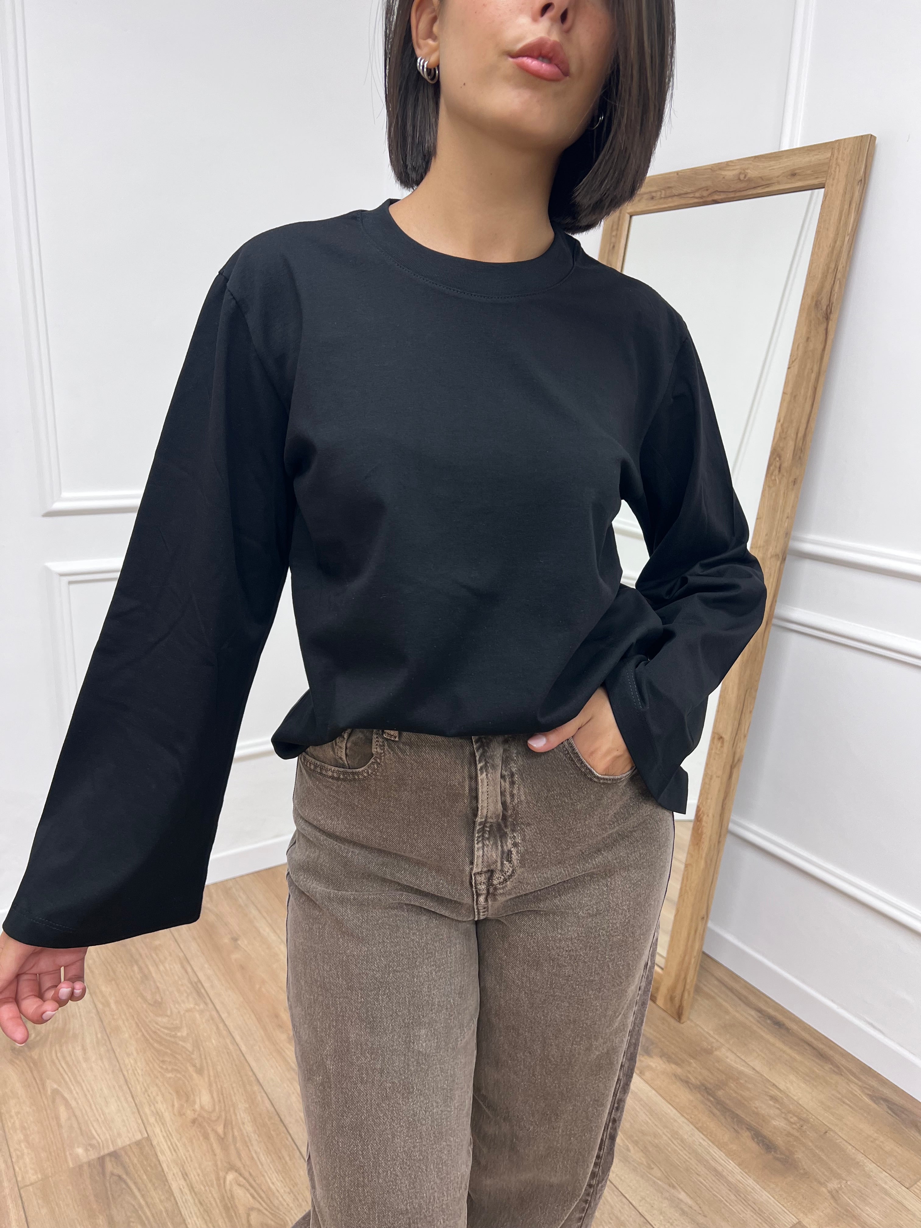 T-SHIRT GIROCOLLO MANICA CAMPANA NERO SUSY MIX