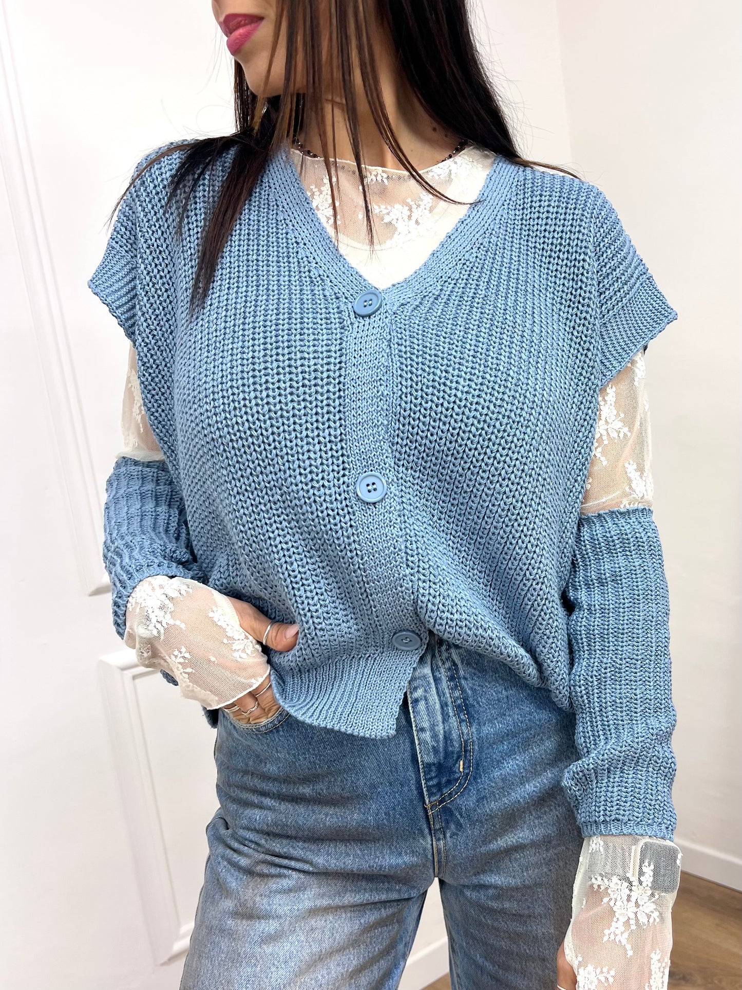 SUSY MIX GILET FILO BOTTONI CON MANICOTTI ADELE AZZURRO