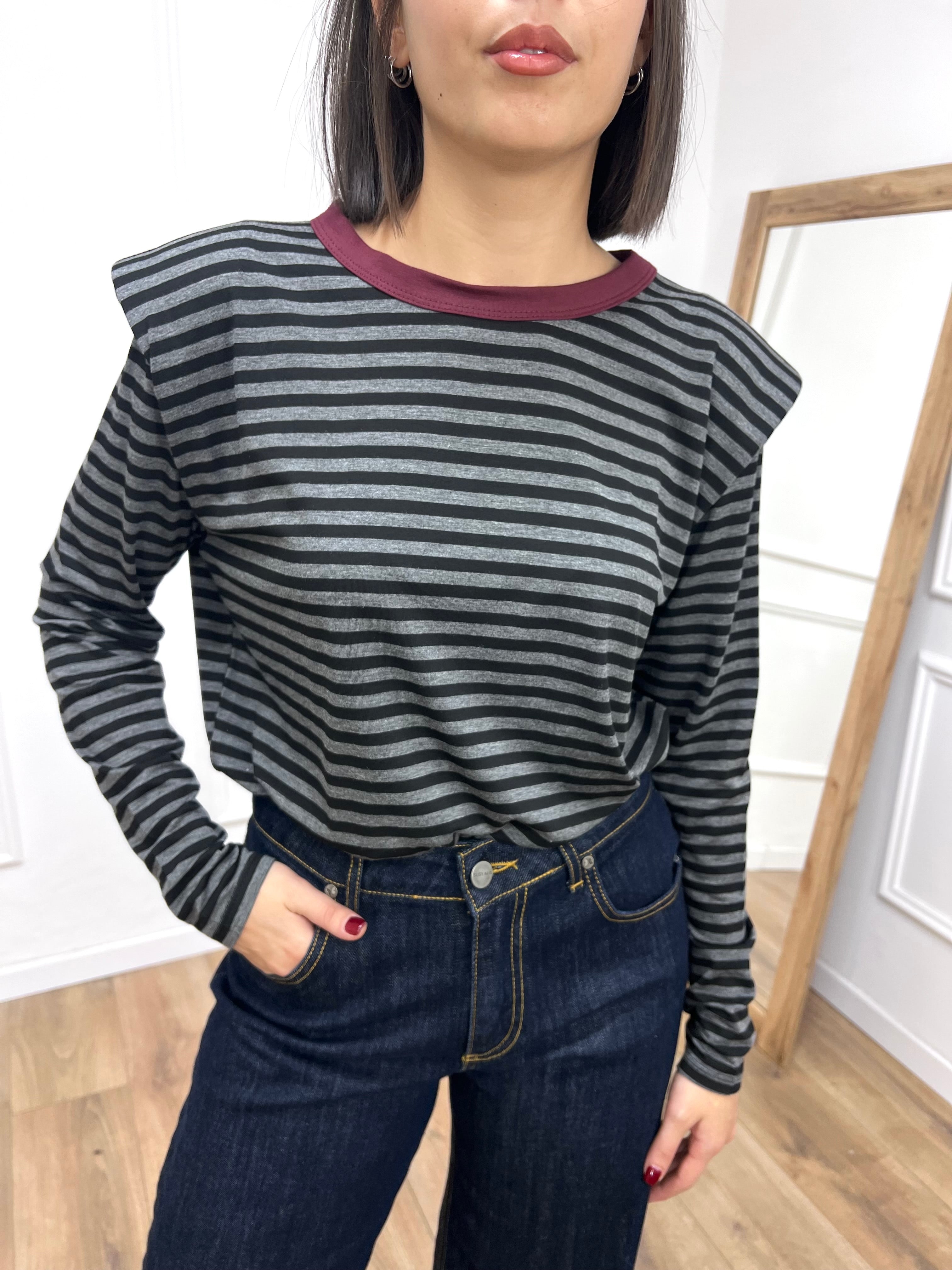 MAGLIA SPALLINE RIGATA COLLO CONTRASTO NERO SUSY MIX