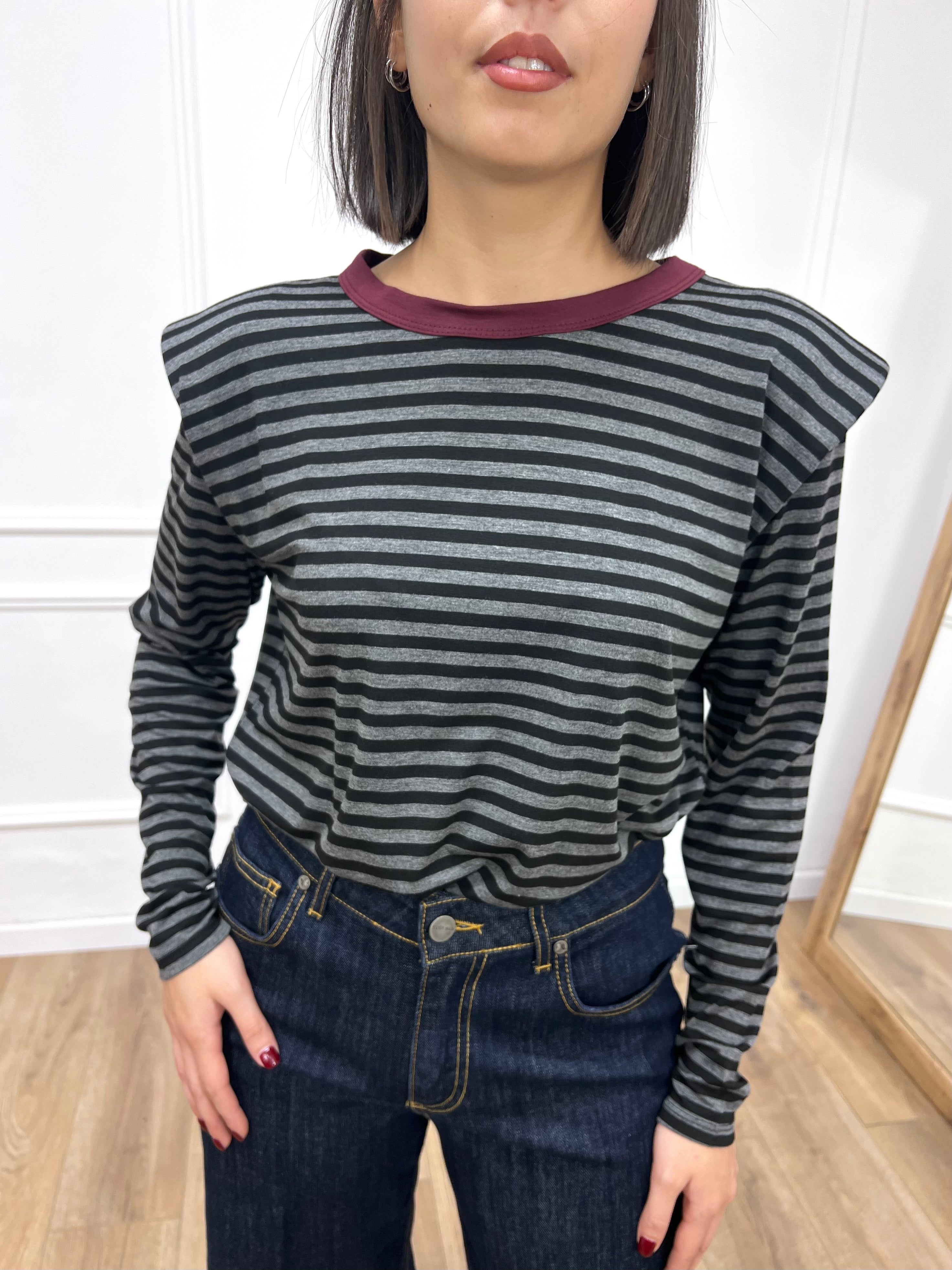 MAGLIA SPALLINE RIGATA COLLO CONTRASTO NERO SUSY MIX