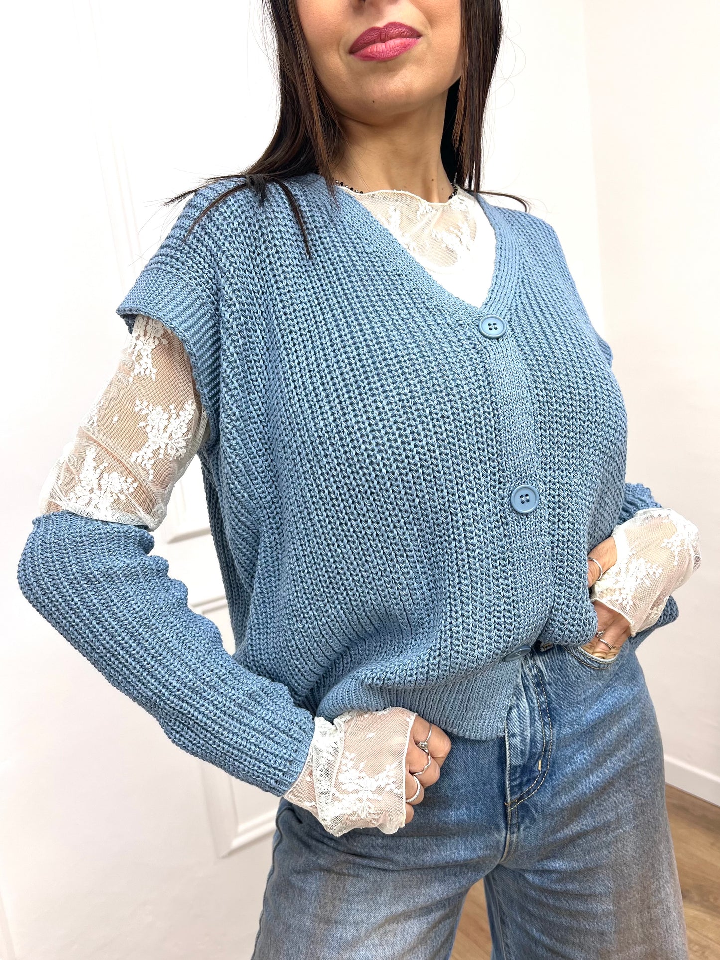 SUSY MIX GILET FILO BOTTONI CON MANICOTTI ADELE AZZURRO