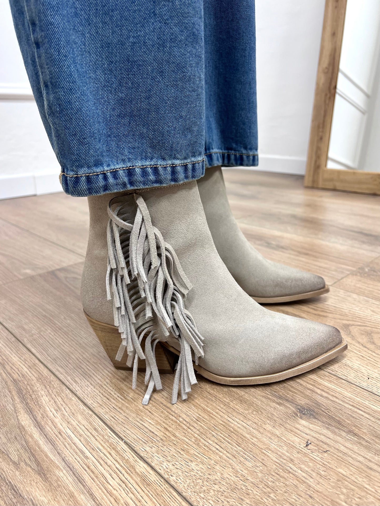 N.6 TEXANO SCAMOSCIATO BASSO CON FRANGE TAUPE