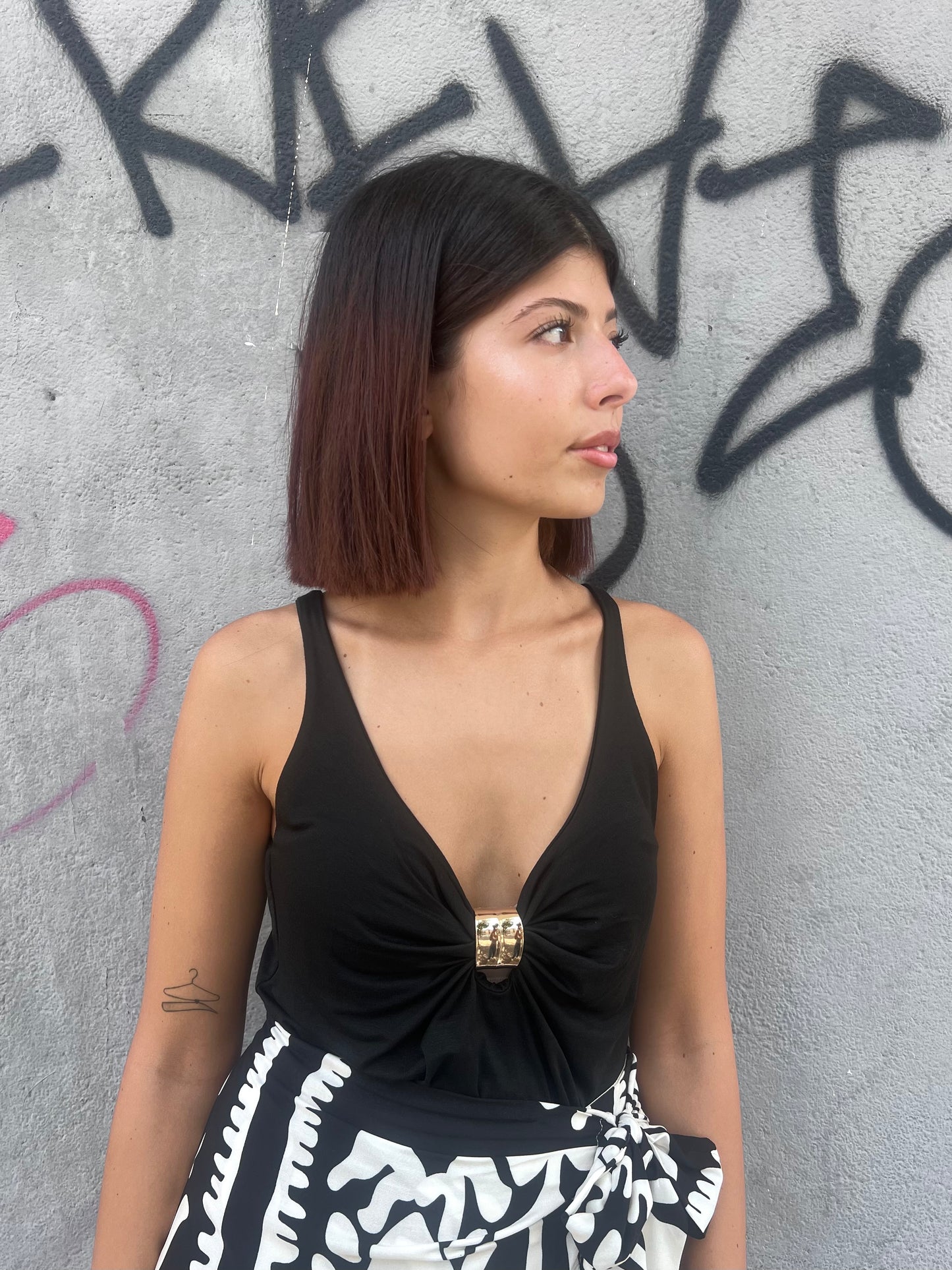 SUSY MIX CANOTTA SCOLLATA CON ACCESSORIO SENO ELIA NERO