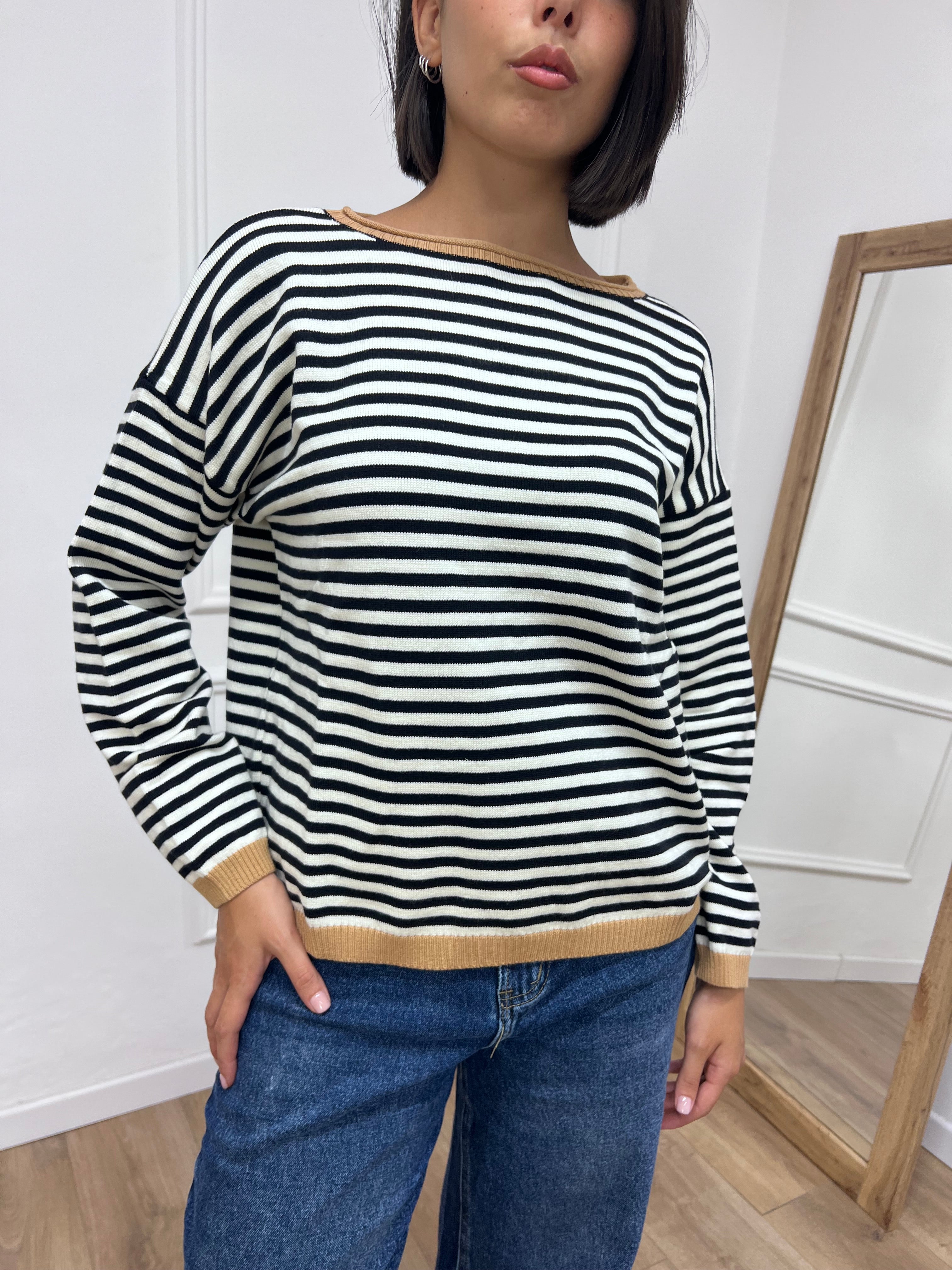 MAGLIA RIGATA SCATOLETTA COLLO CONTRASTO NERO SUSY MIX