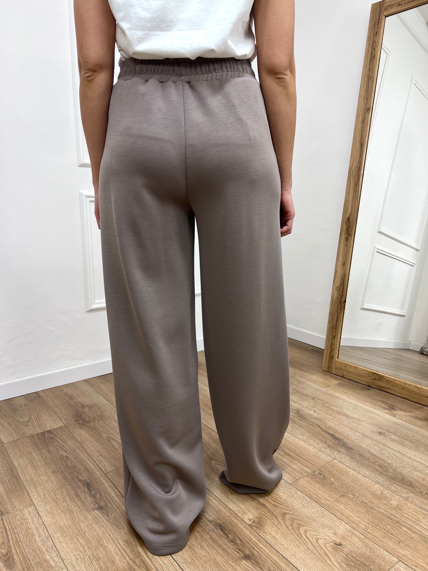 SUSY MIX COMPLETO SCUBA FELPA & PANTALONE YLENIA CACHA