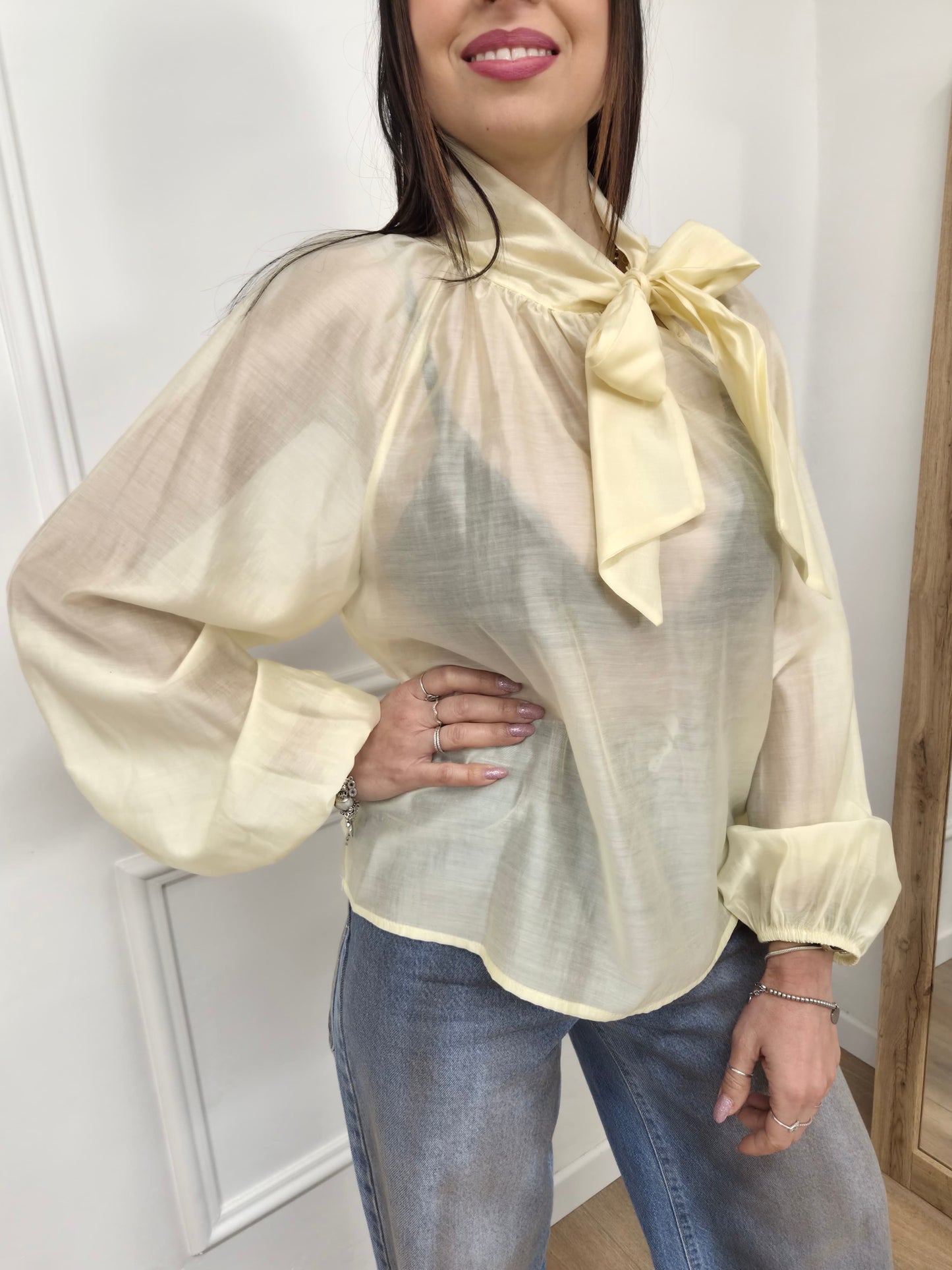 SUSY MIX BLUSA CON FIOCCO BARBARA GIALLO BURRO