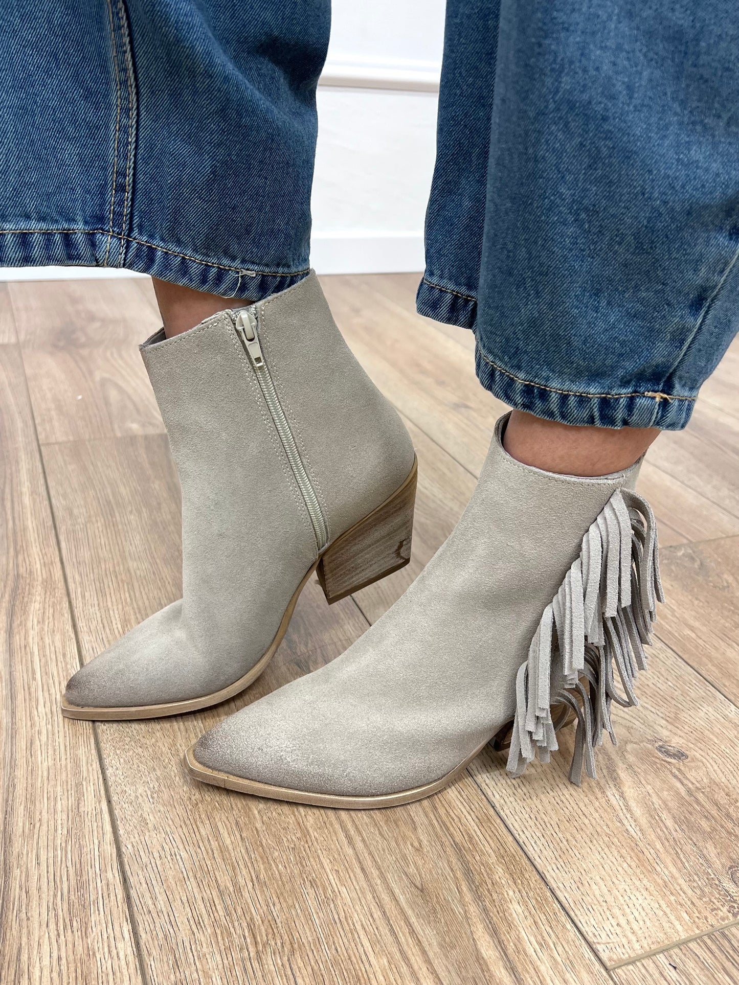 N.6 TEXANO SCAMOSCIATO BASSO CON FRANGE TAUPE