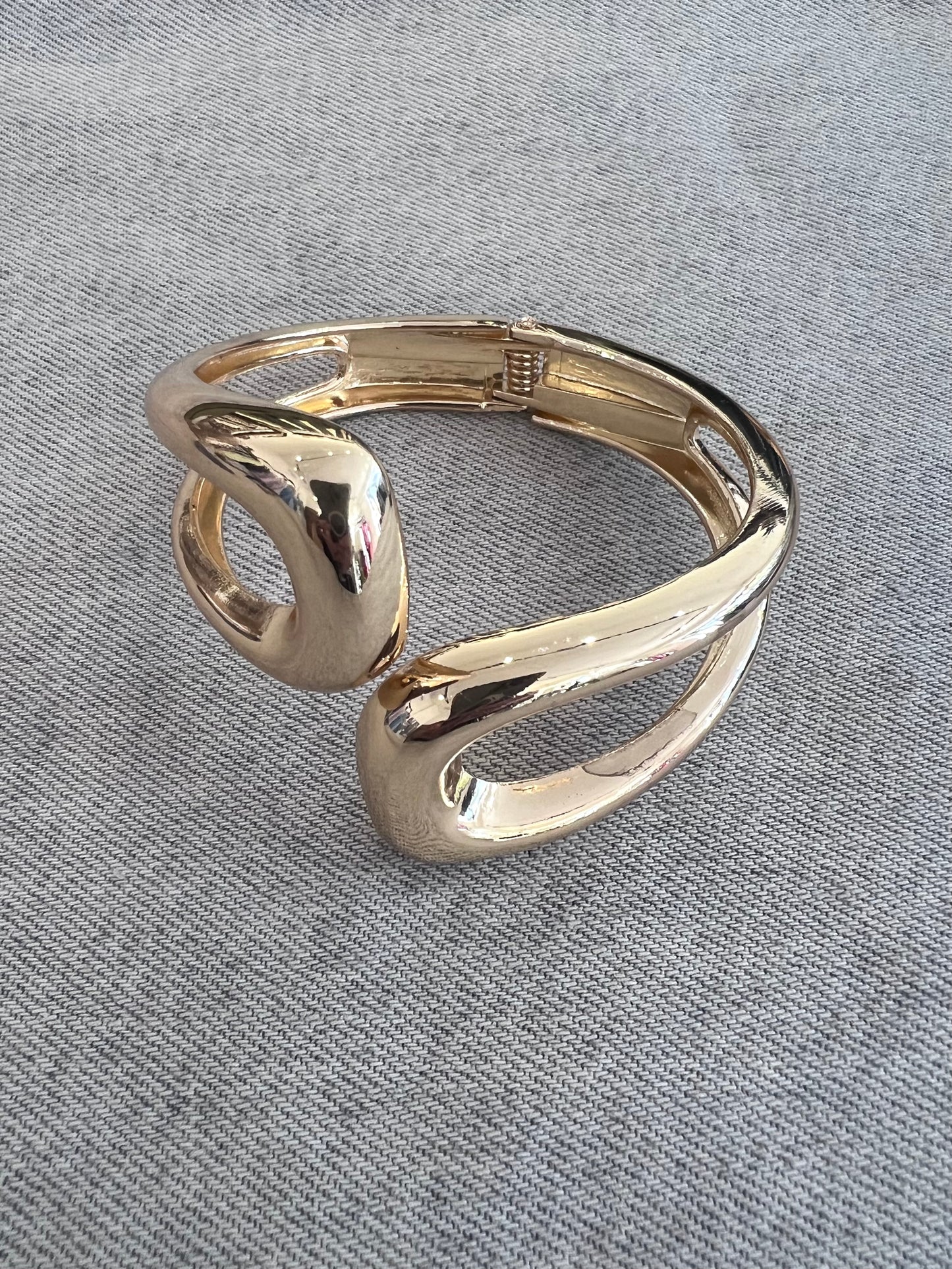 BRACCIALE RIGIDO DETTAGLIO ASIMMETRICO GAIA GOLD