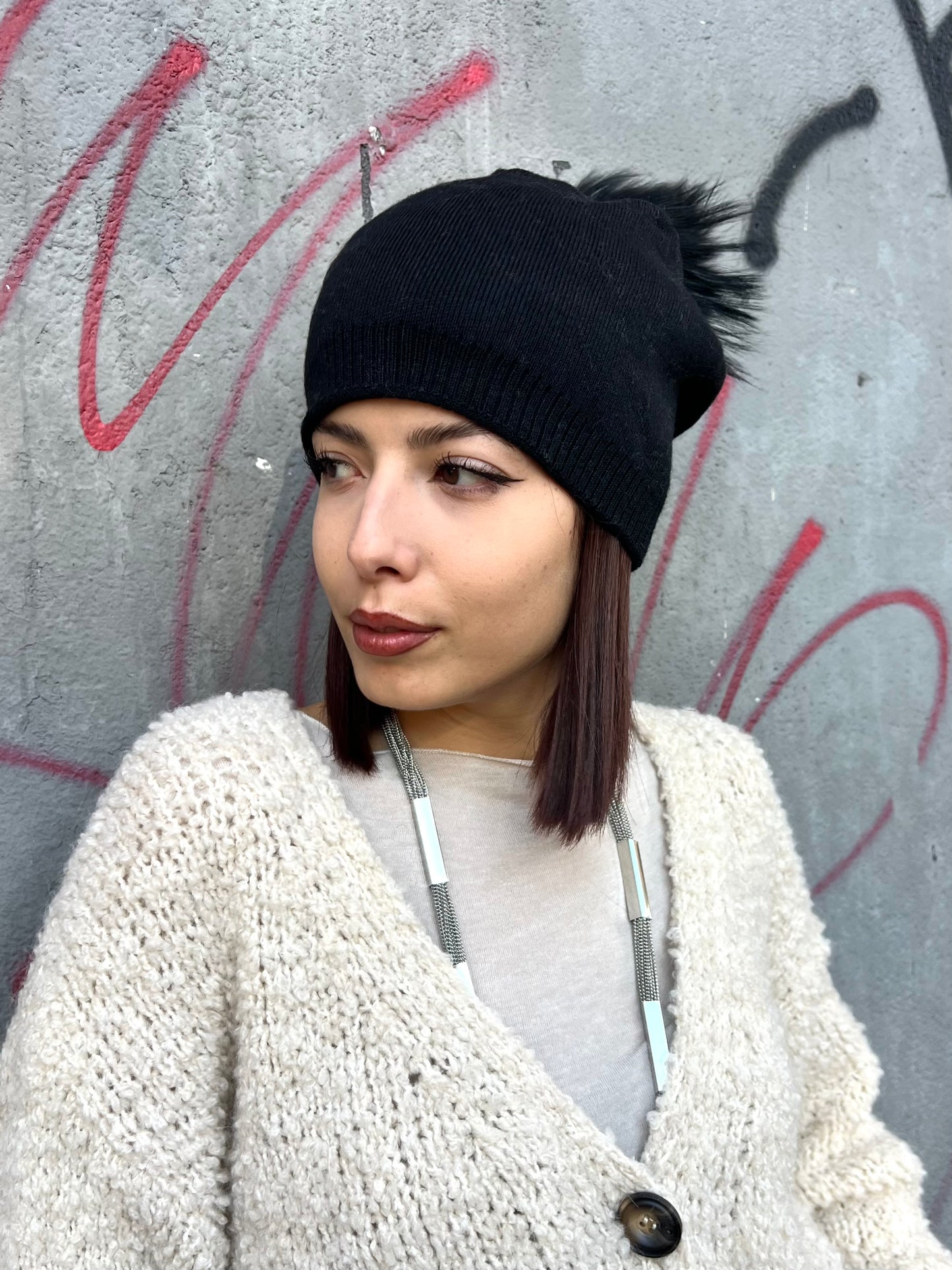 CAPPELLO SCESO CON PON PON LAPIN REMOVIBILE NERO