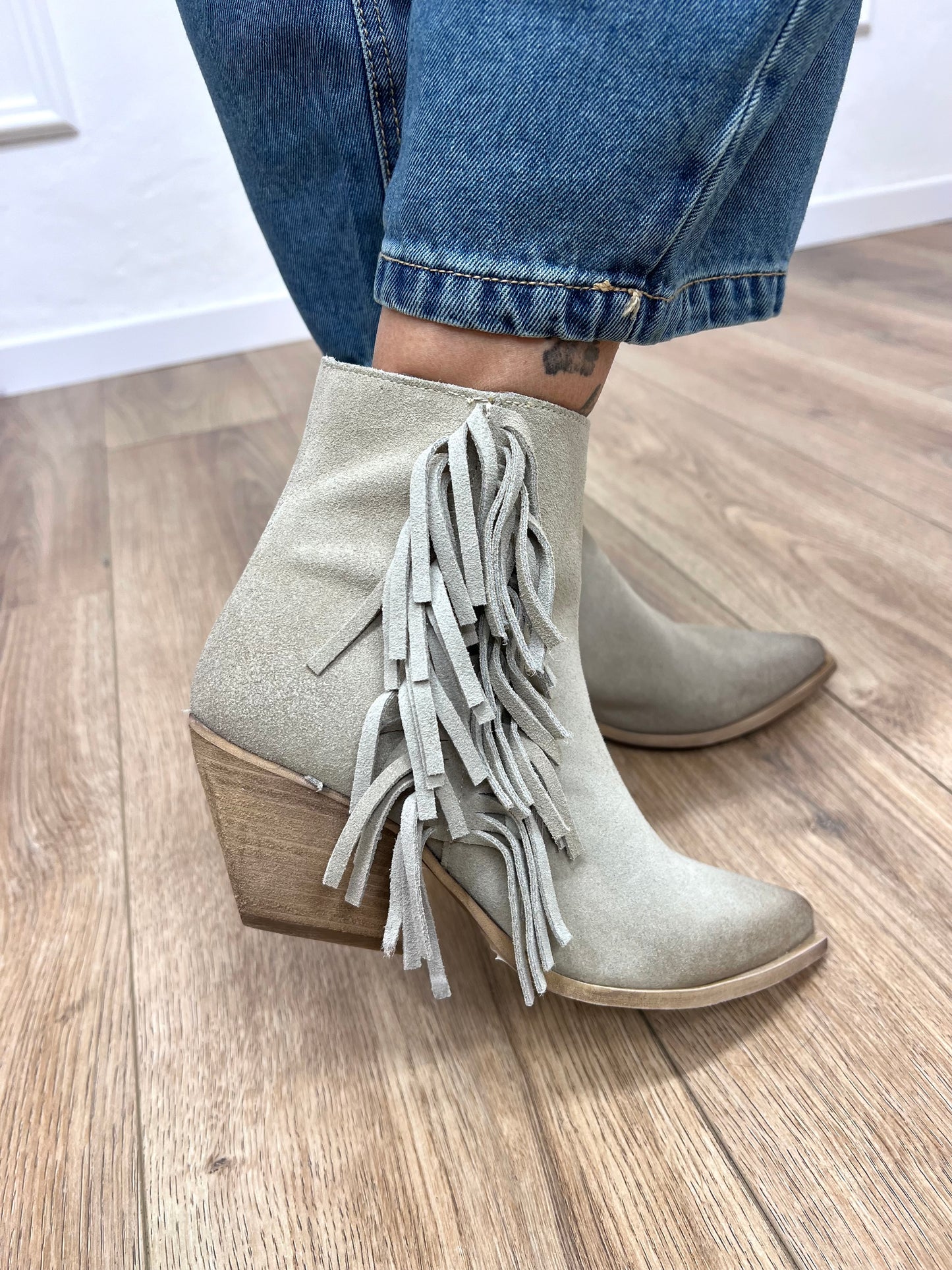 N.6 TEXANO SCAMOSCIATO BASSO CON FRANGE TAUPE