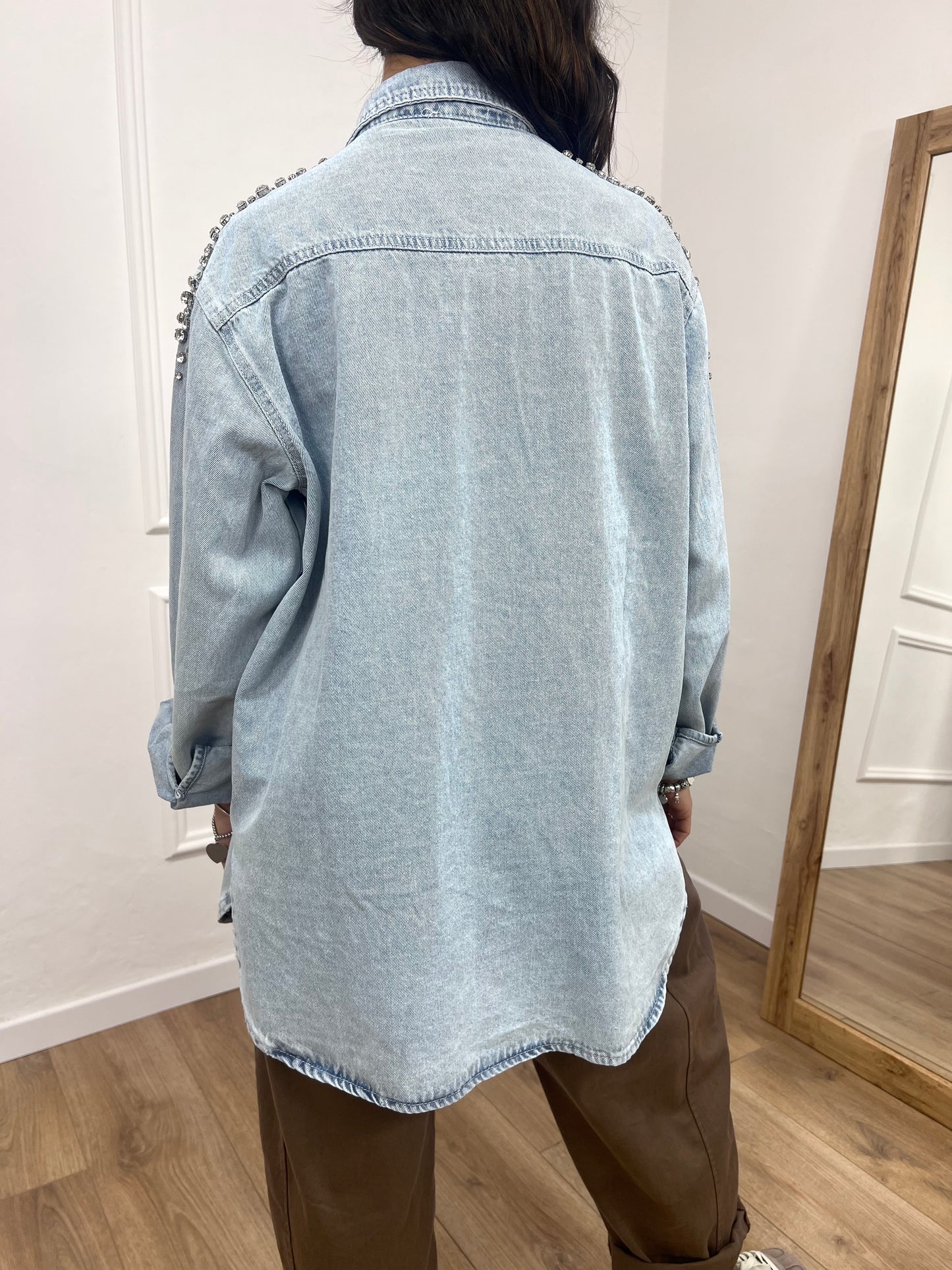SUSY MIX CAMICIA OVER CON CABOCHON LUCE LIGHT BLU