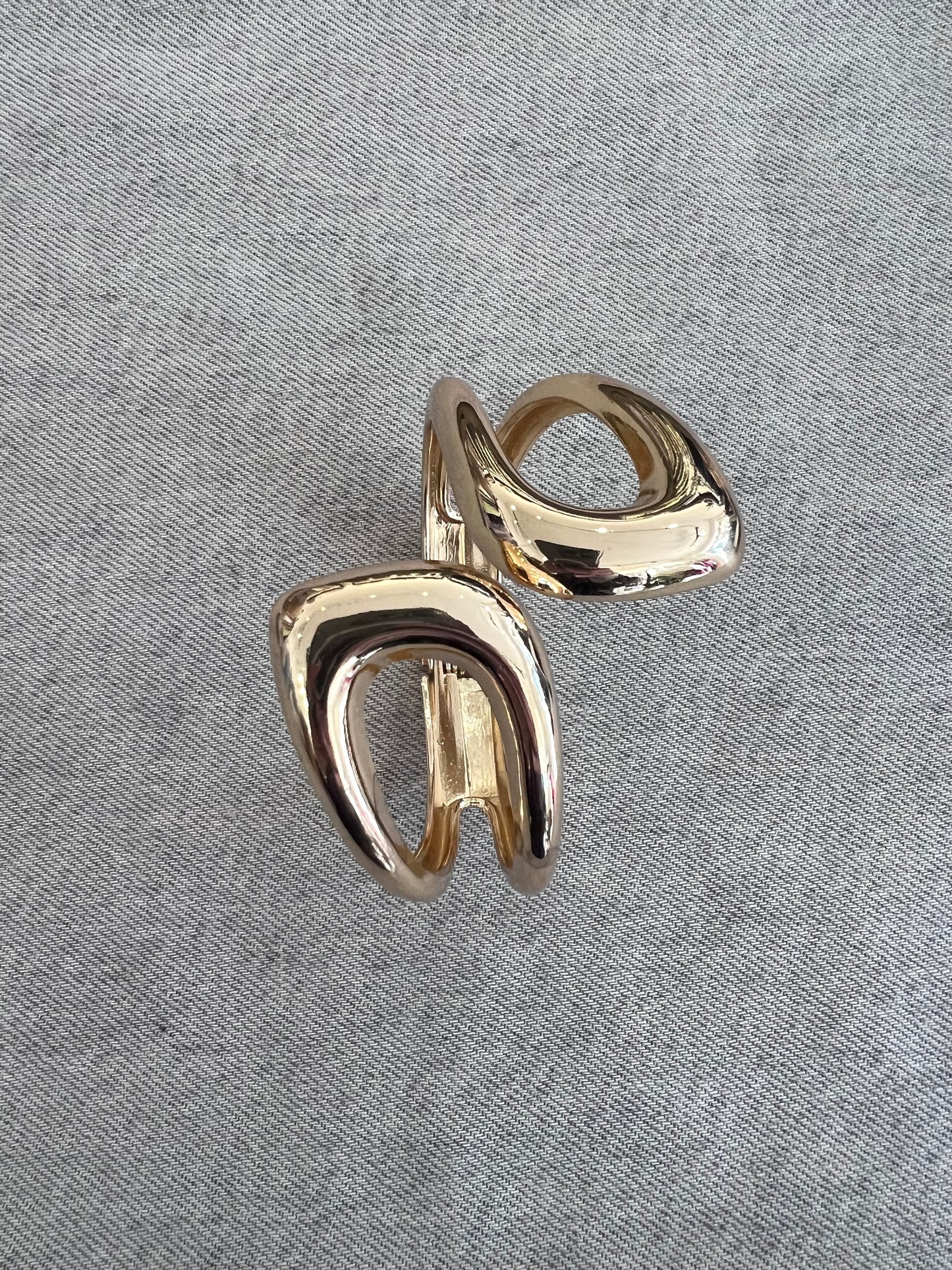 BRACCIALE RIGIDO DETTAGLIO ASIMMETRICO GAIA GOLD