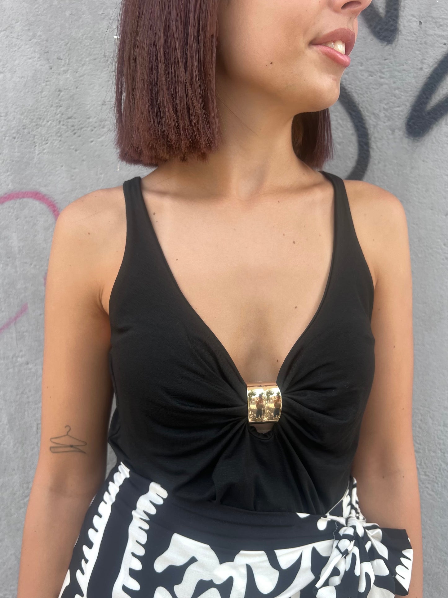 SUSY MIX CANOTTA SCOLLATA CON ACCESSORIO SENO ELIA NERO