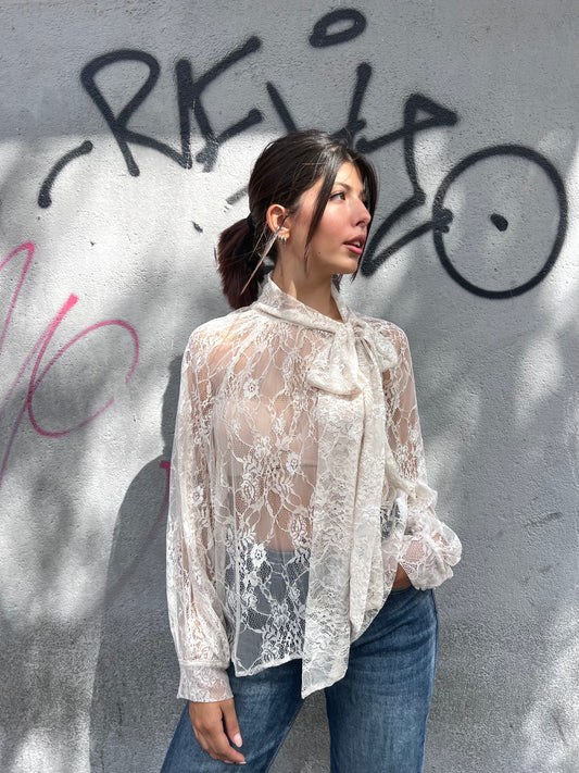 BLUSA PIZZO COLLO COREANO FIOCCO ANDREIA AVORIO