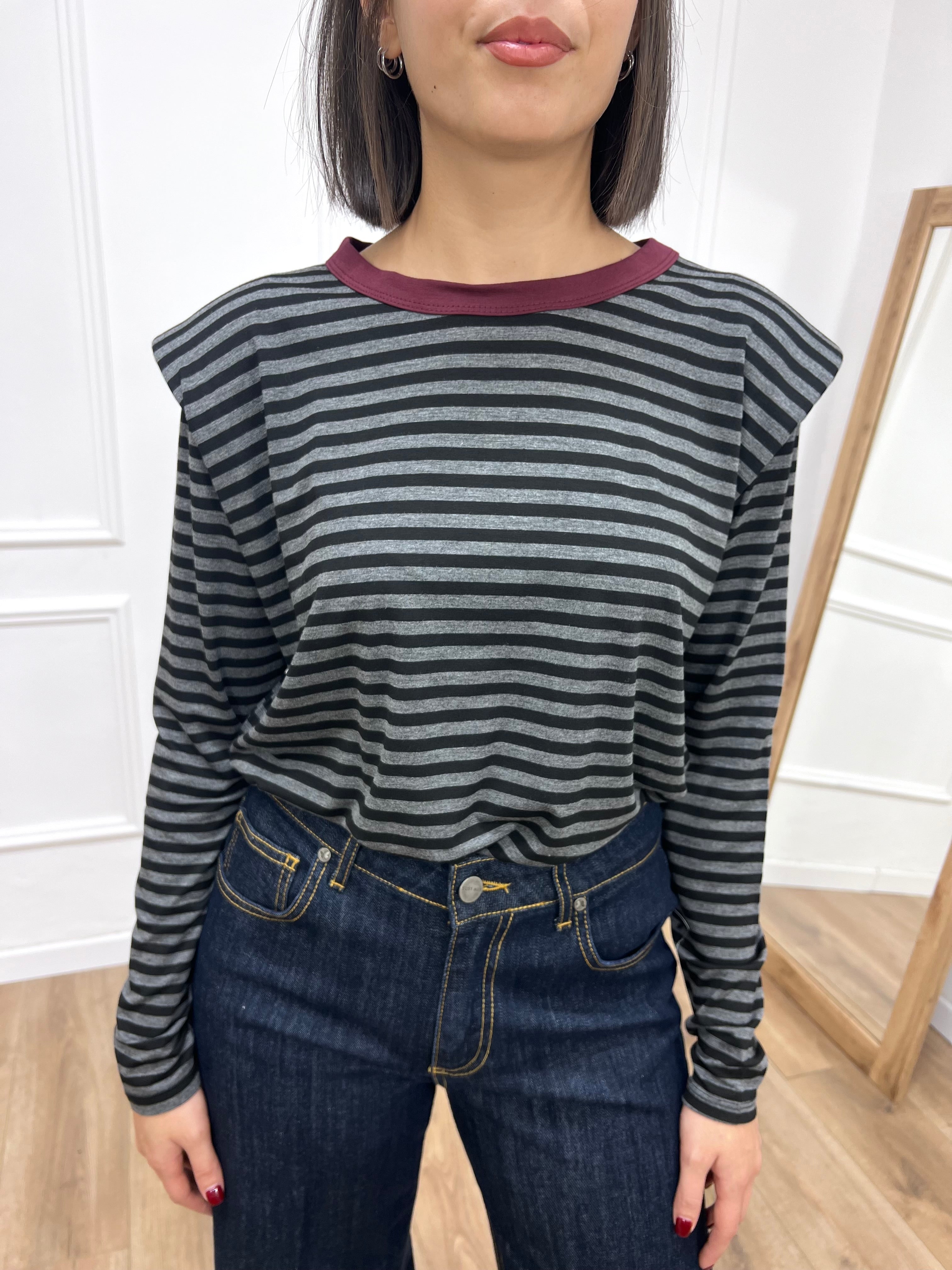 MAGLIA SPALLINE RIGATA COLLO CONTRASTO NERO SUSY MIX