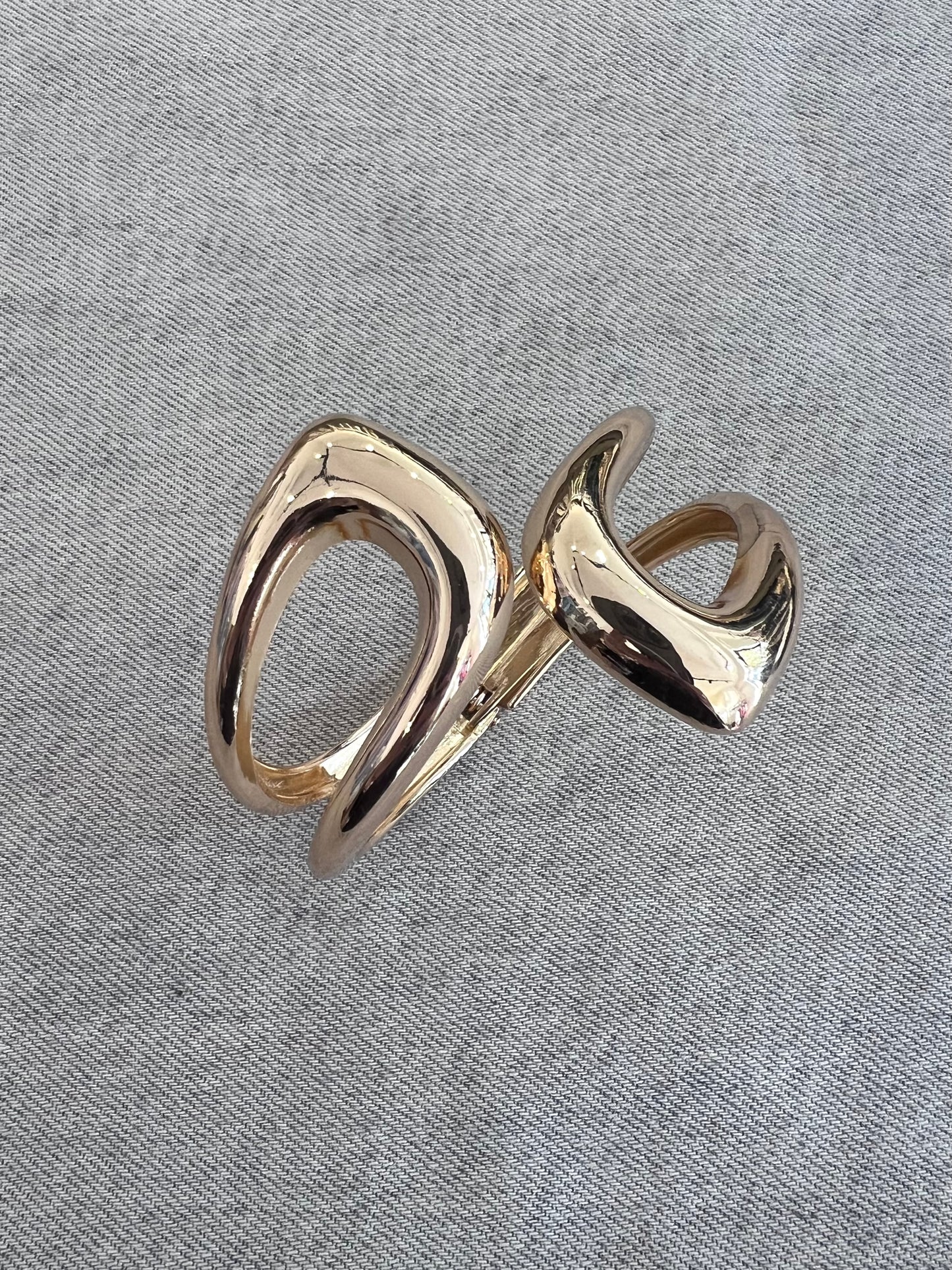 BRACCIALE RIGIDO DETTAGLIO ASIMMETRICO GAIA GOLD