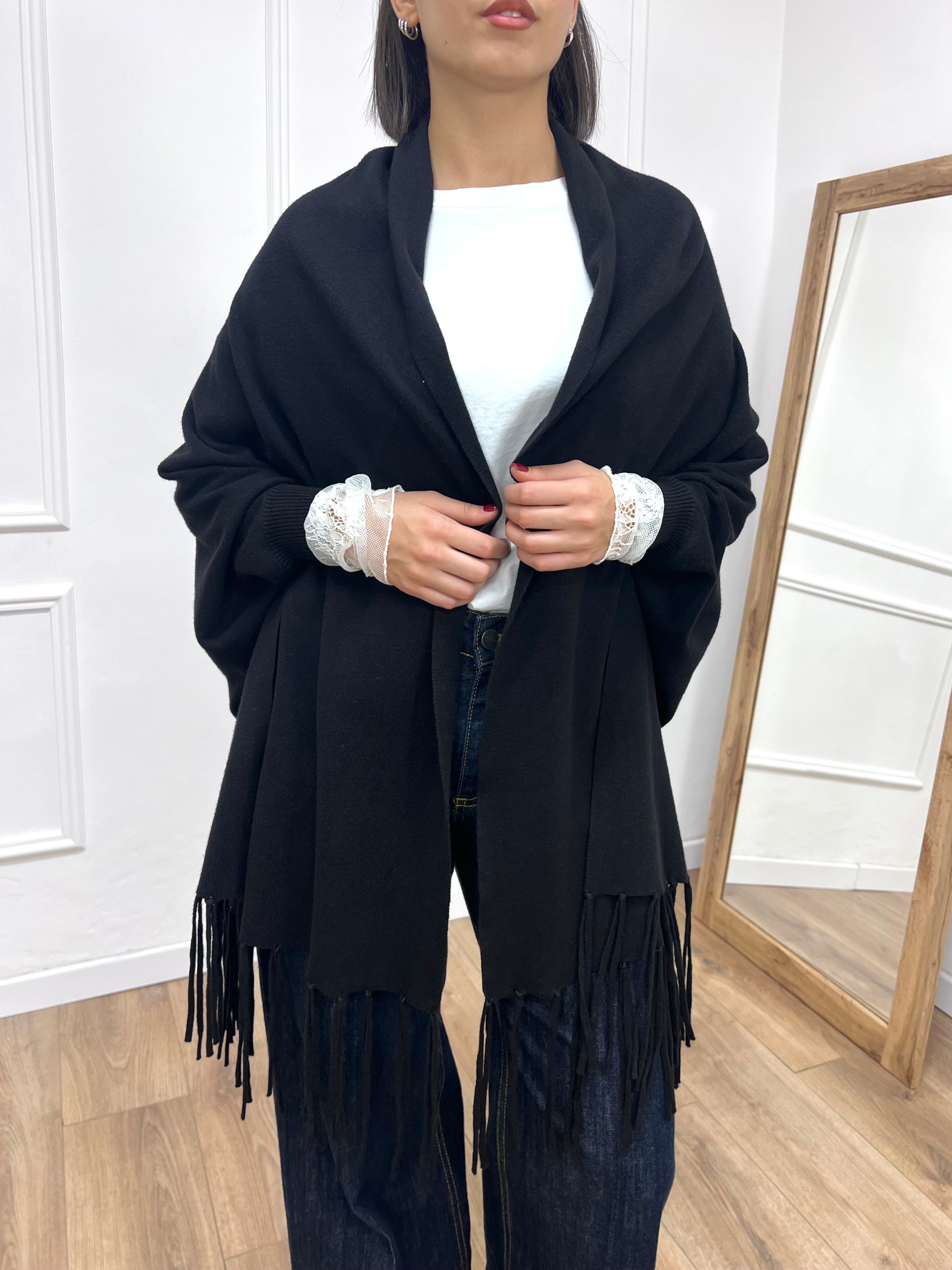 MANTELLA IN MAGLIA SPERTA CON FRANGE NERO SUSY MIX