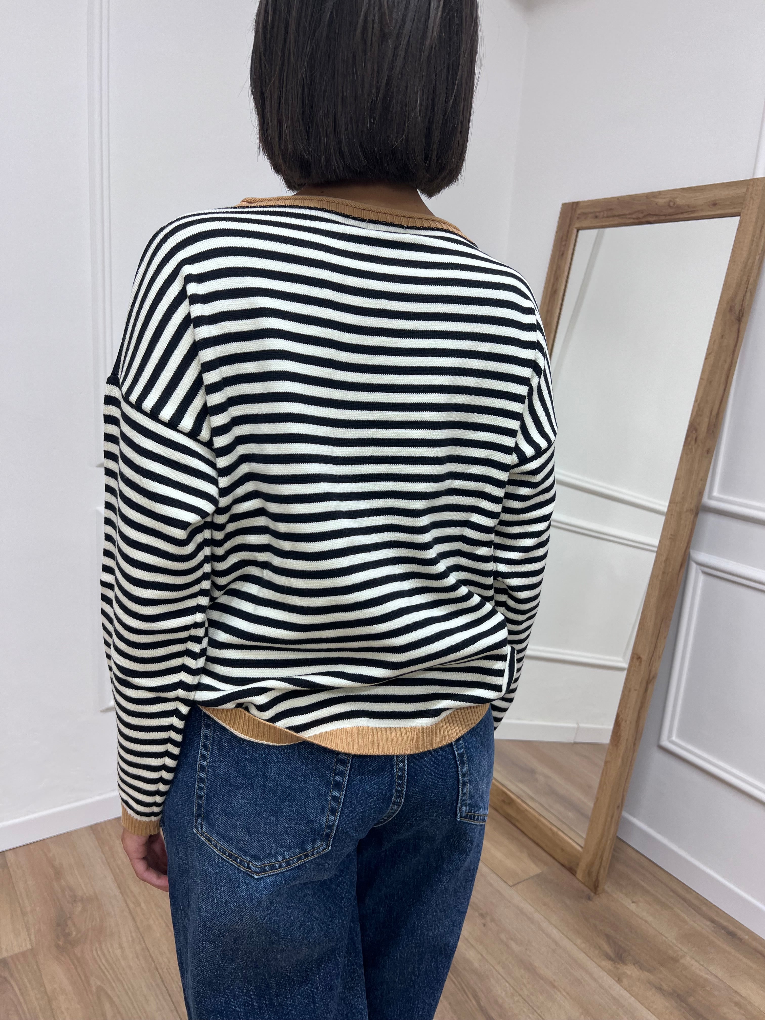 MAGLIA RIGATA SCATOLETTA COLLO CONTRASTO NERO SUSY MIX