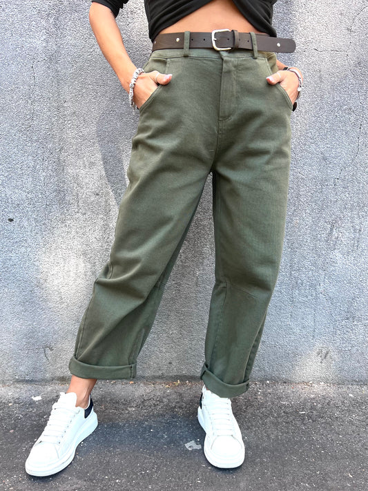MOTEL PANTALONE BARREL CON CINTURA MILITARE