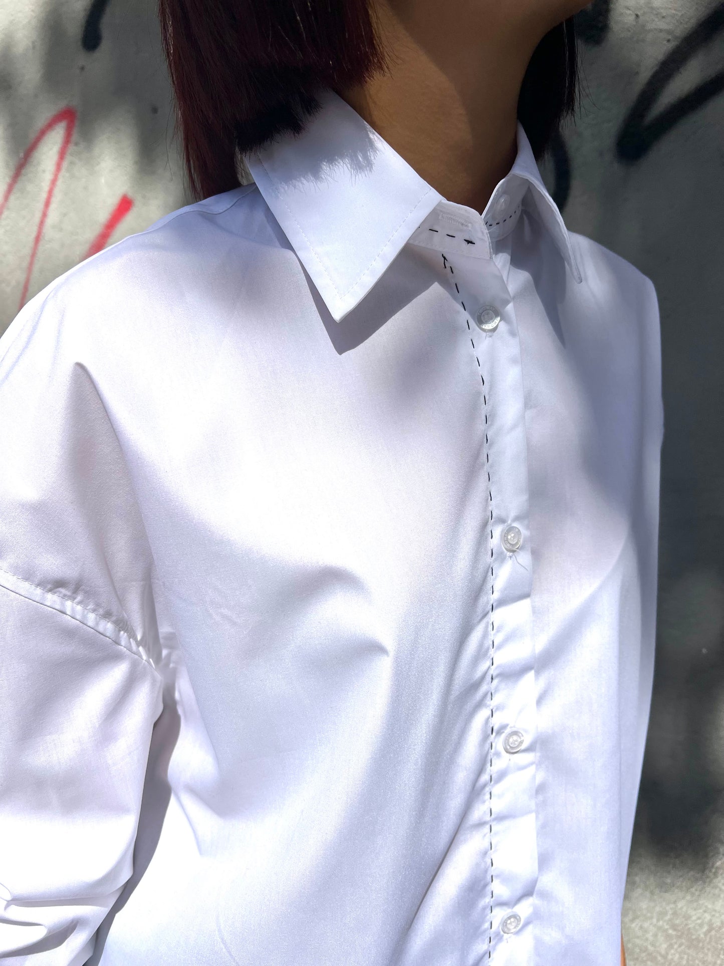 CAMICIA OVER ASIMMETRICA IMPUNTURE LOLA BIANCO